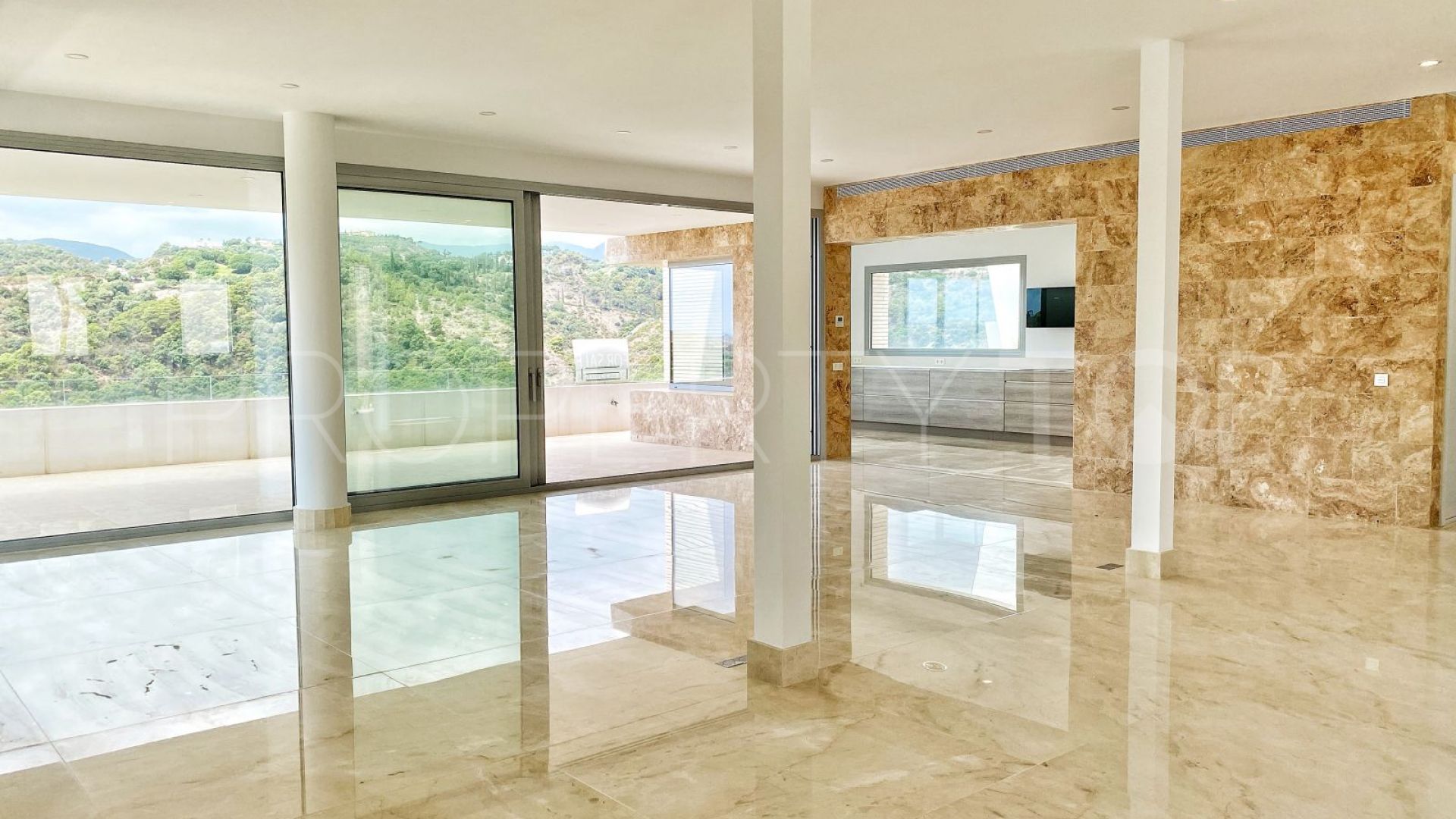 Villa for sale in Los Arqueros with 6 bedrooms