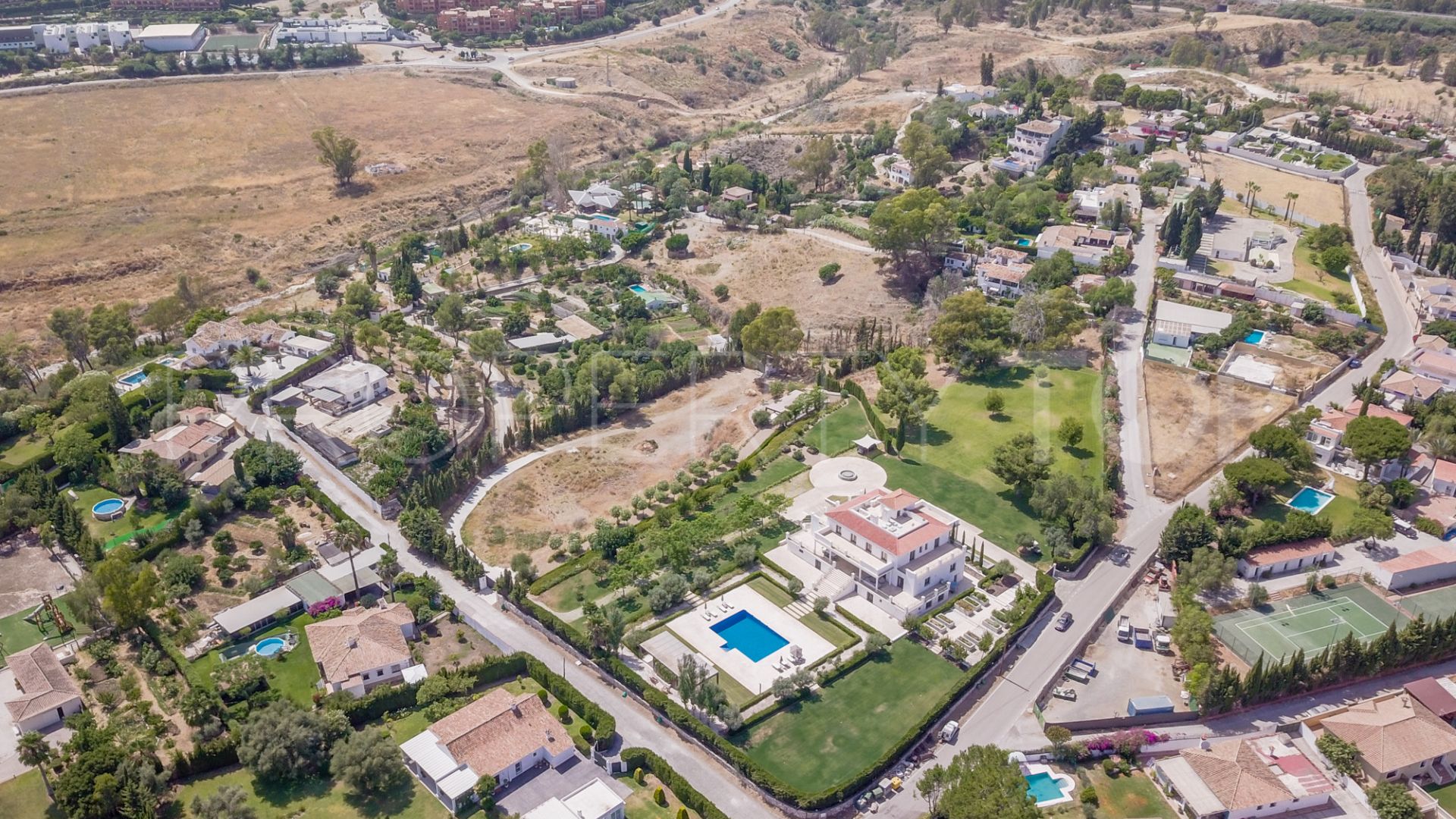 Villa con 6 dormitorios a la venta en Guadalmina Alta