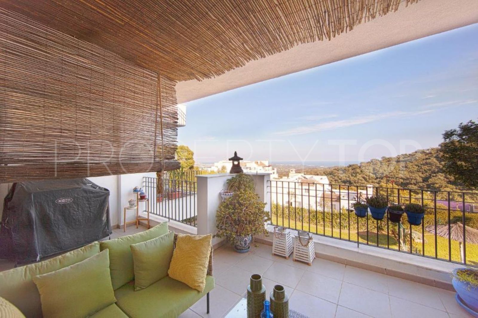For sale 2 bedrooms apartment in La Mairena
