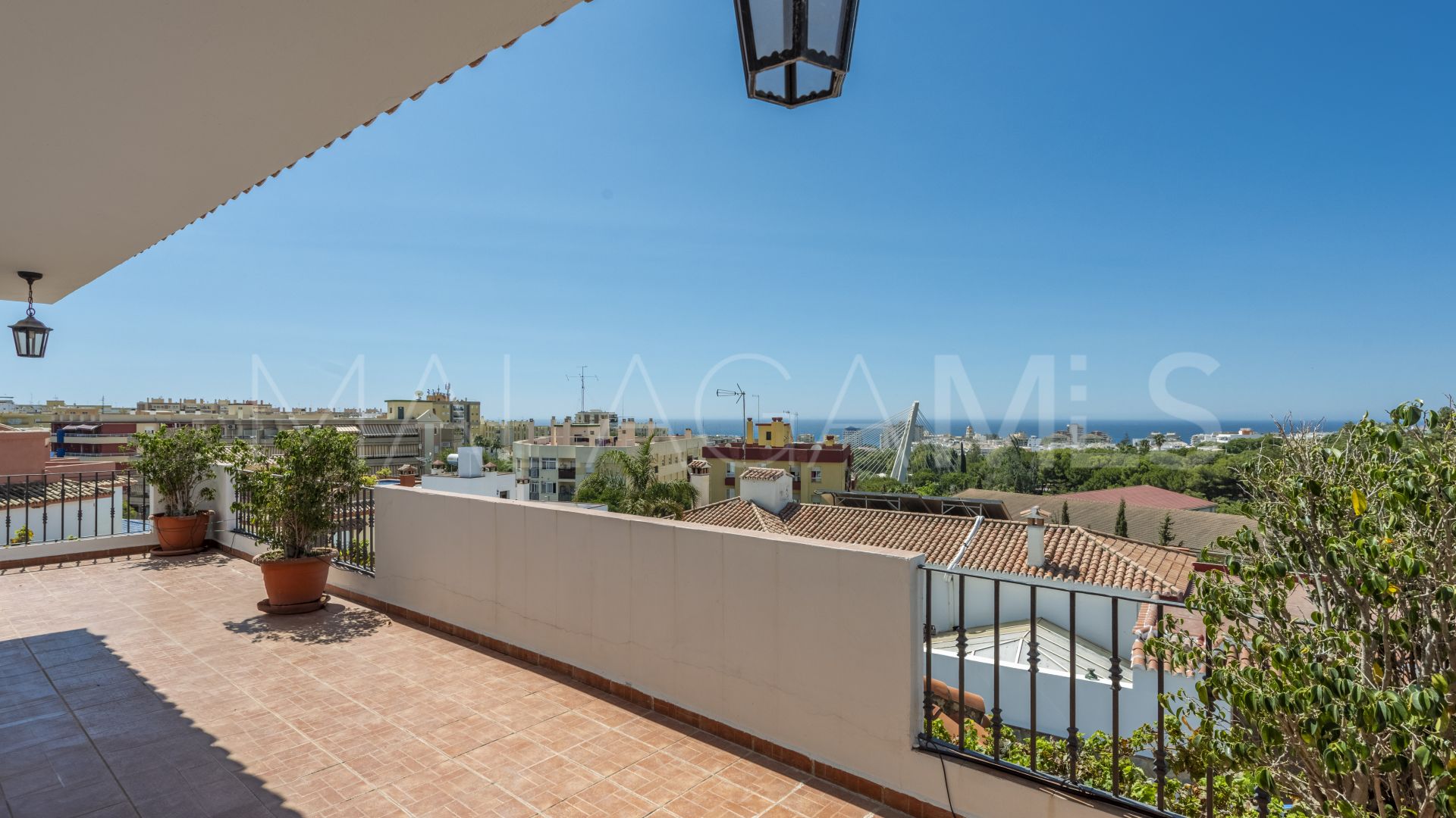 Buy villa with 5 bedrooms in Marbella City