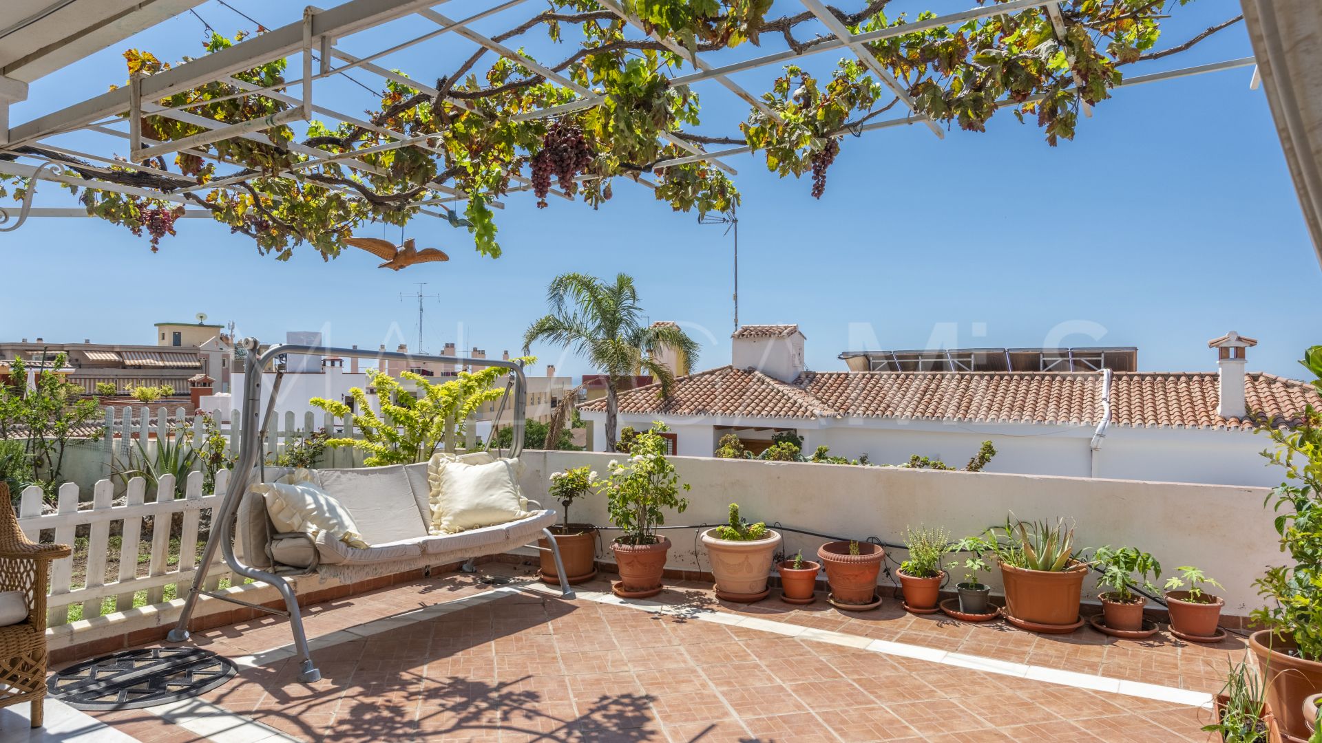 Buy villa with 5 bedrooms in Marbella City