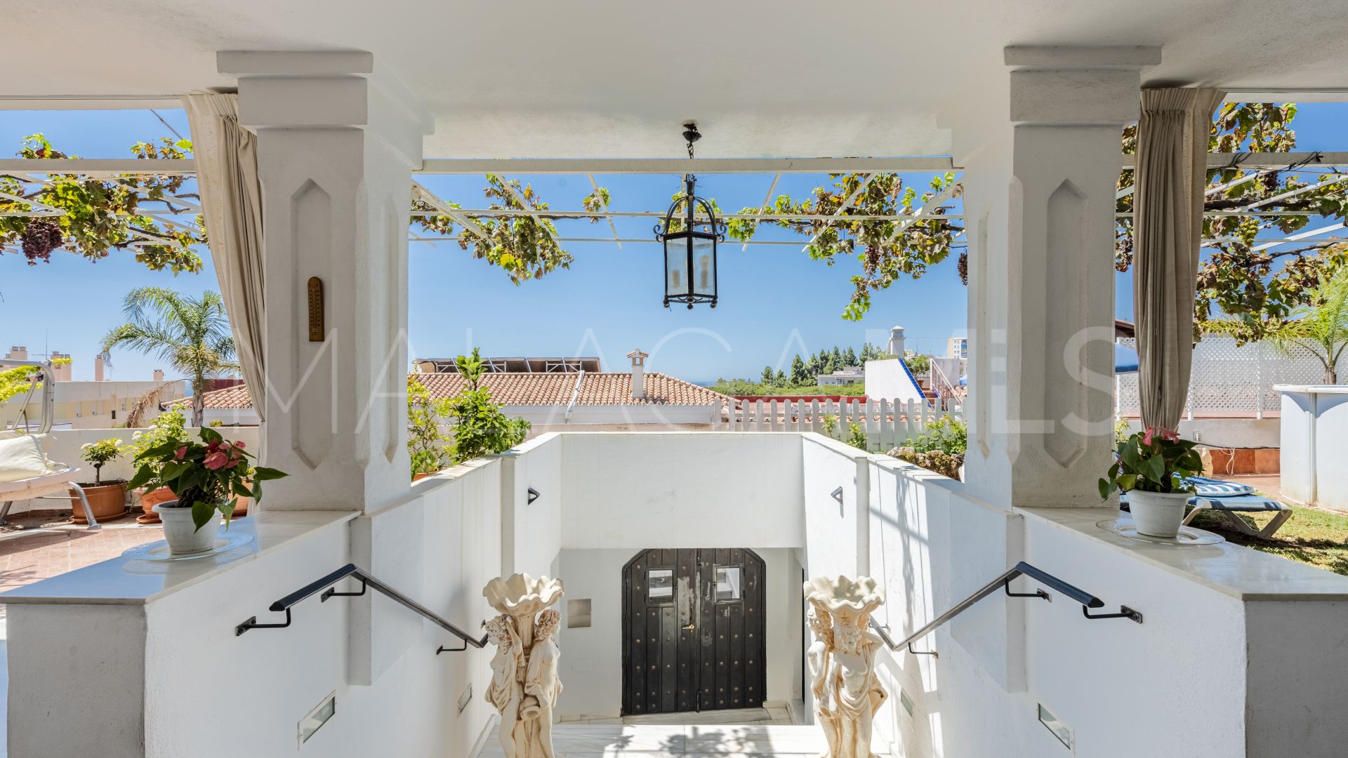 Buy villa with 5 bedrooms in Marbella City