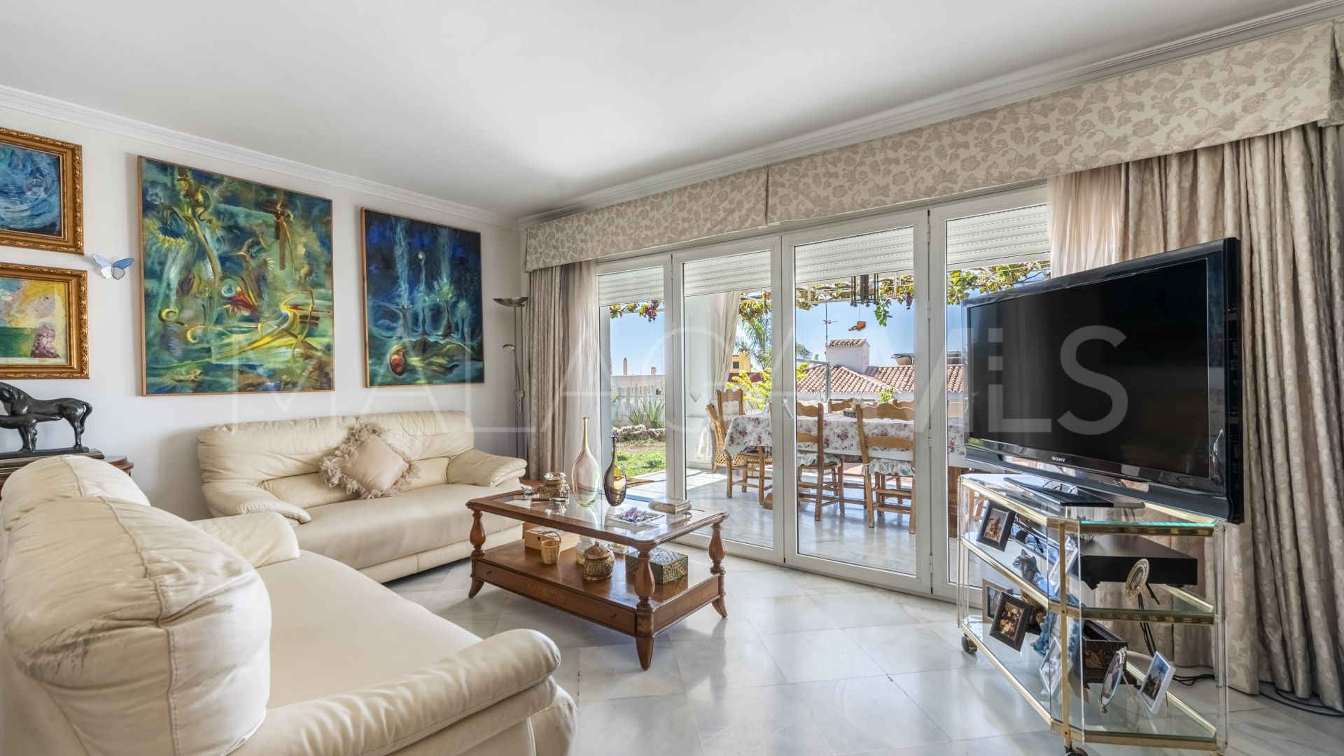 Buy villa with 5 bedrooms in Marbella City