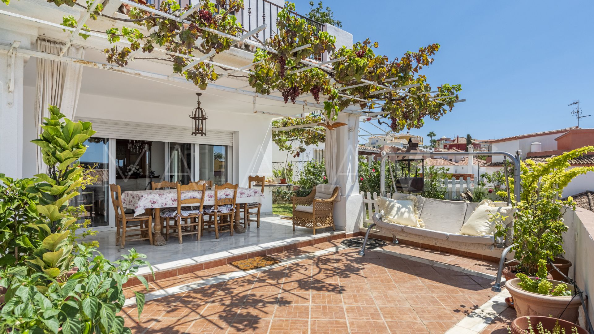 Buy villa with 5 bedrooms in Marbella City