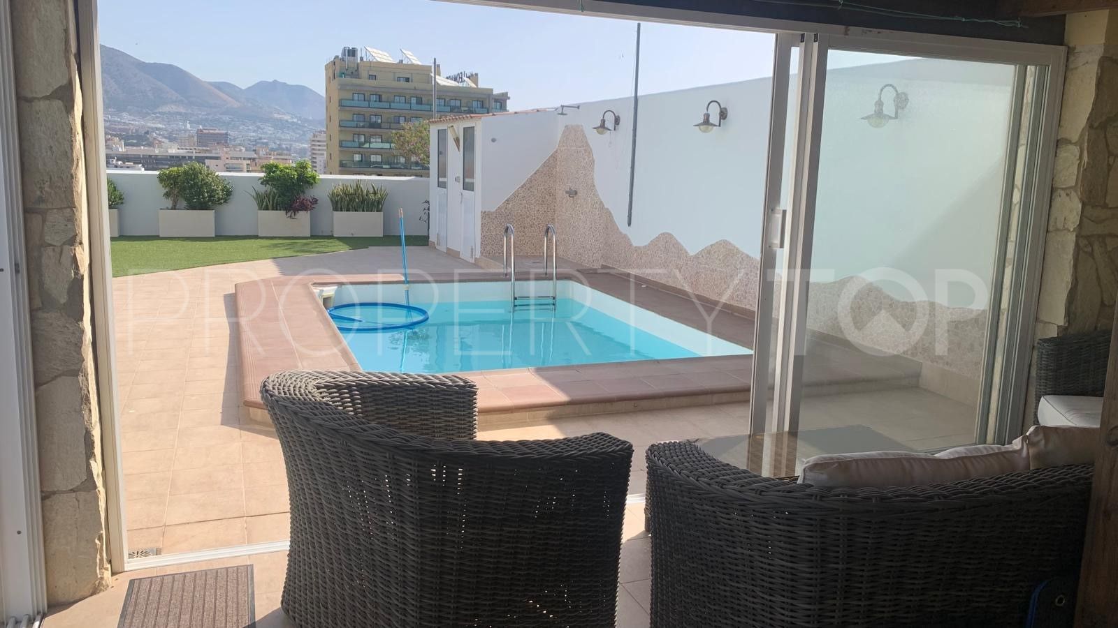 Atico duplex con 2 dormitorios en venta en Fuengirola Puerto