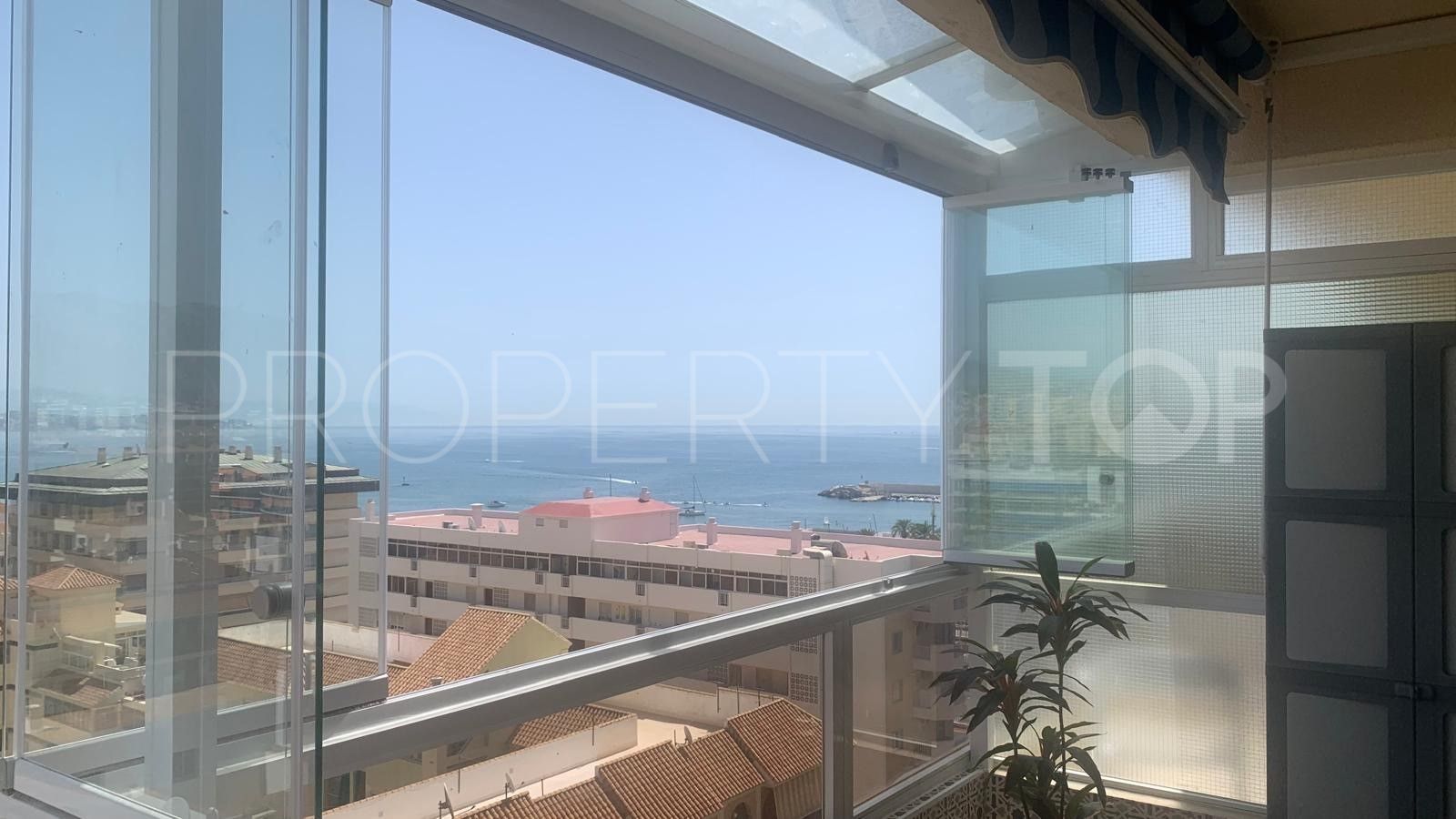 Atico duplex con 2 dormitorios en venta en Fuengirola Puerto