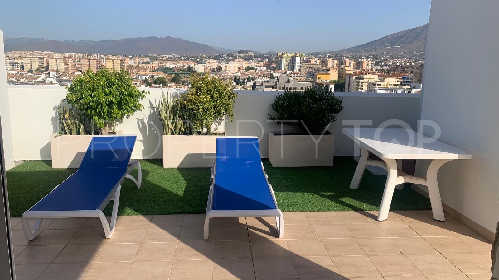 Atico duplex con 2 dormitorios en venta en Fuengirola Puerto