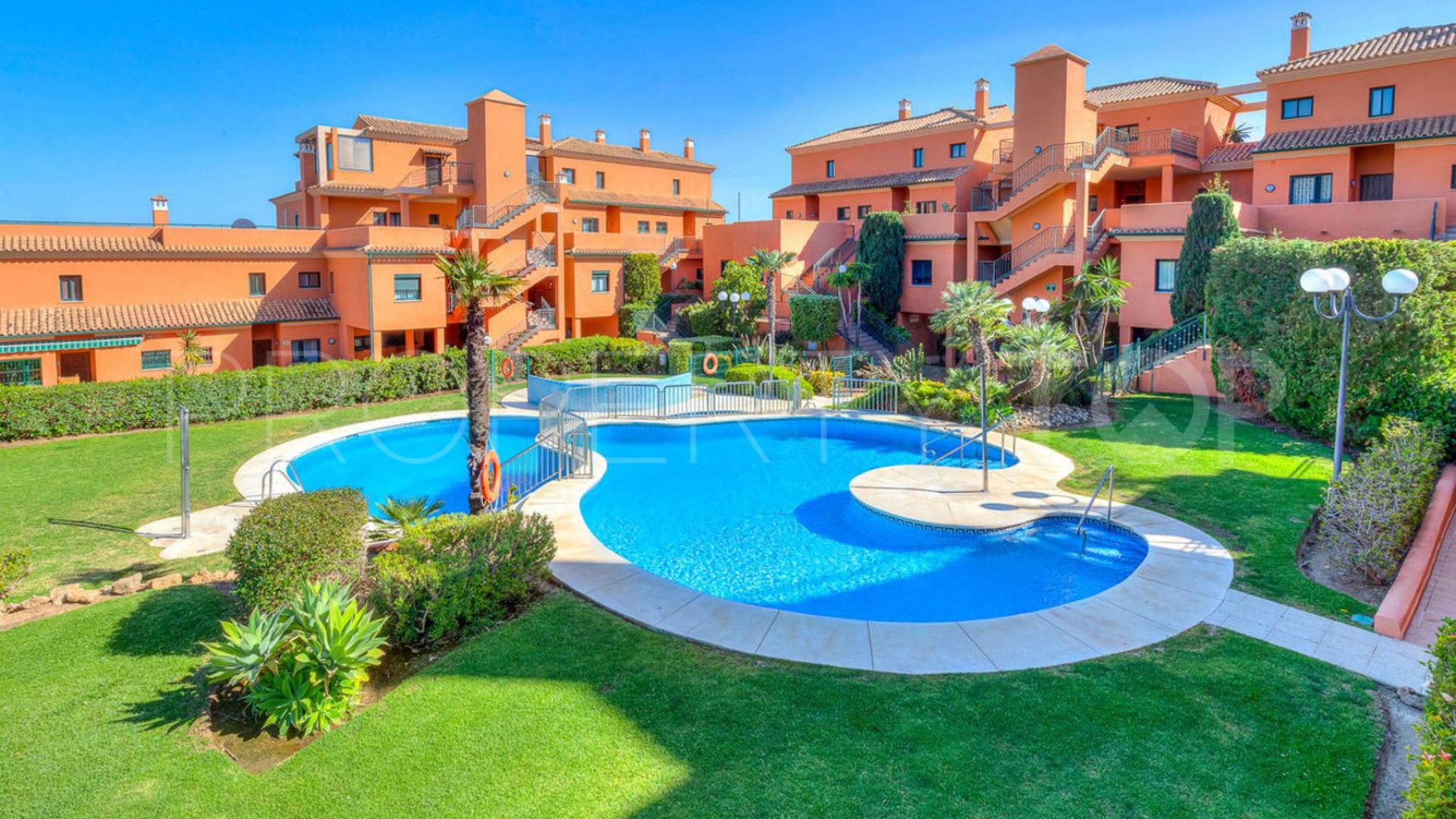 Buy duplex penthouse in Elviria with 3 bedrooms