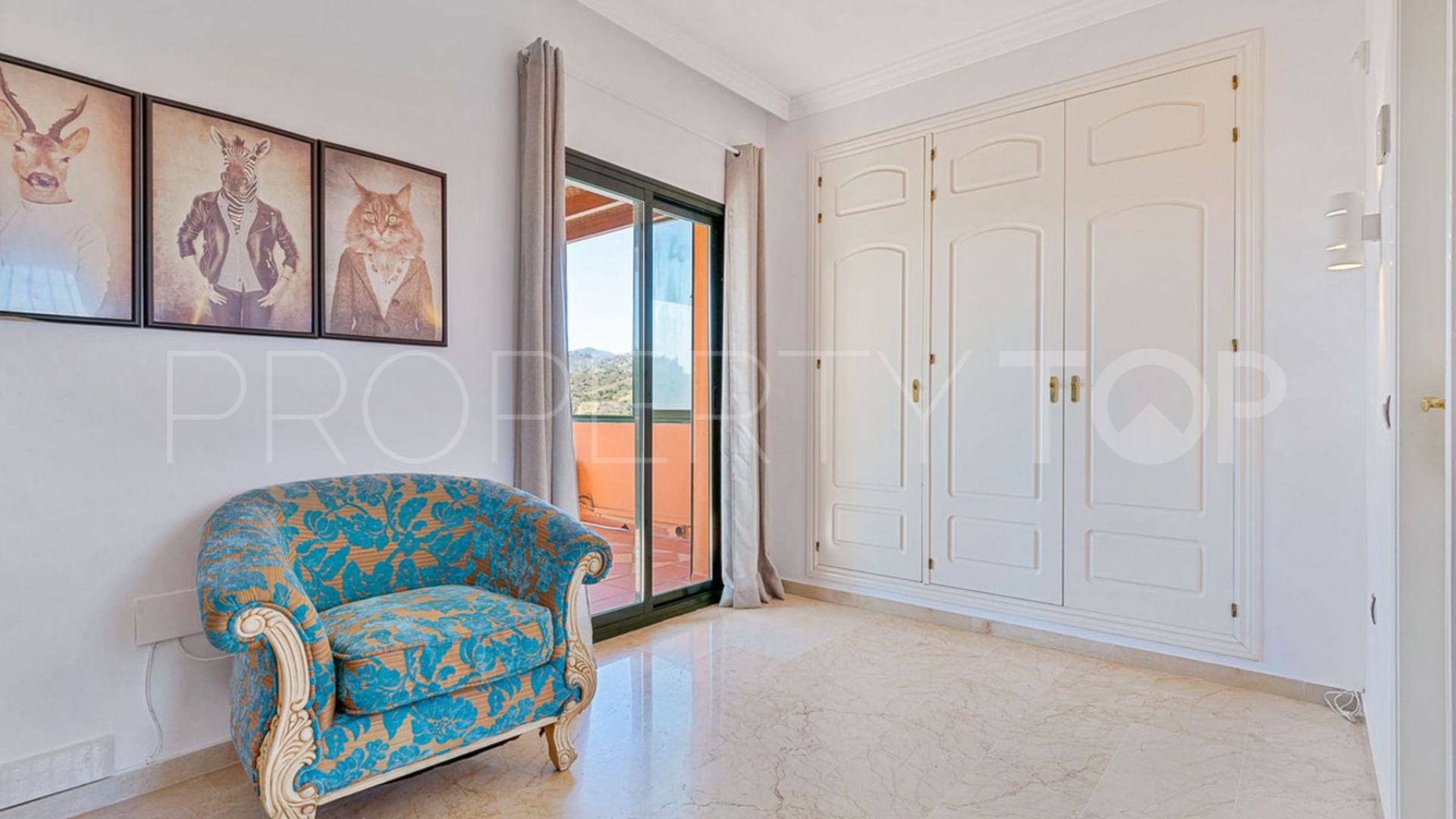 Buy duplex penthouse in Elviria with 3 bedrooms