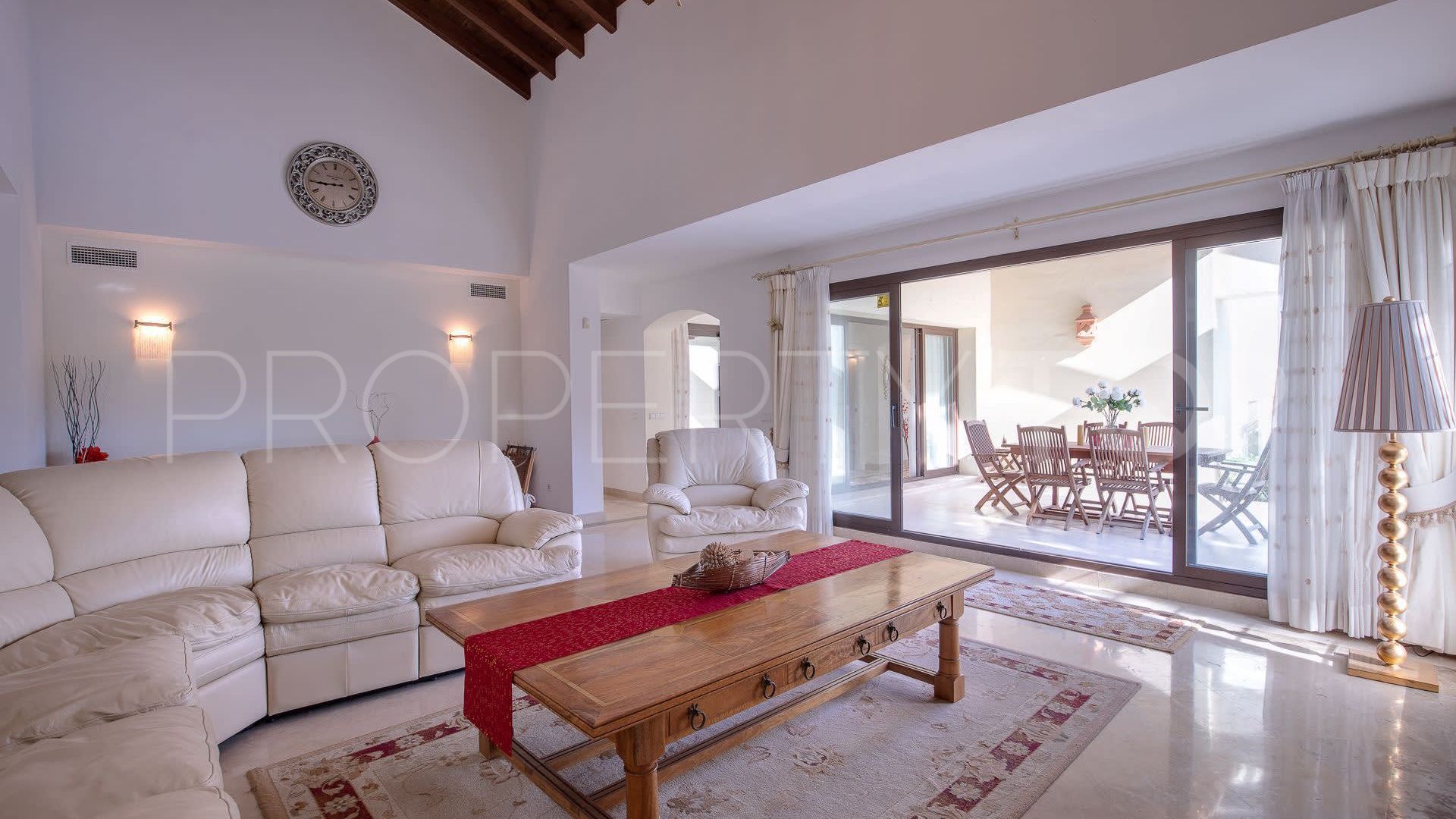 Buy villa in Los Arqueros