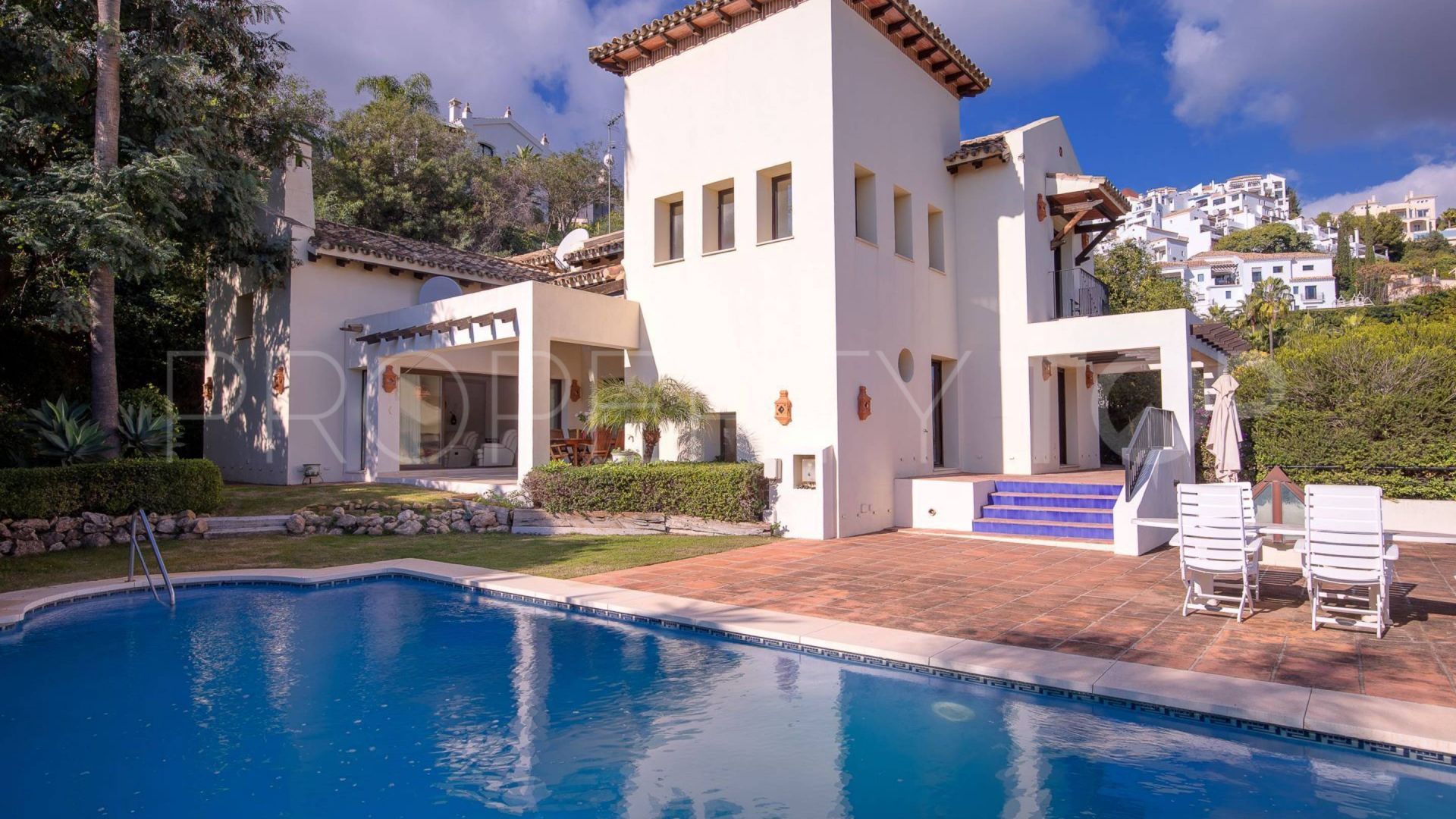 Buy villa in Los Arqueros