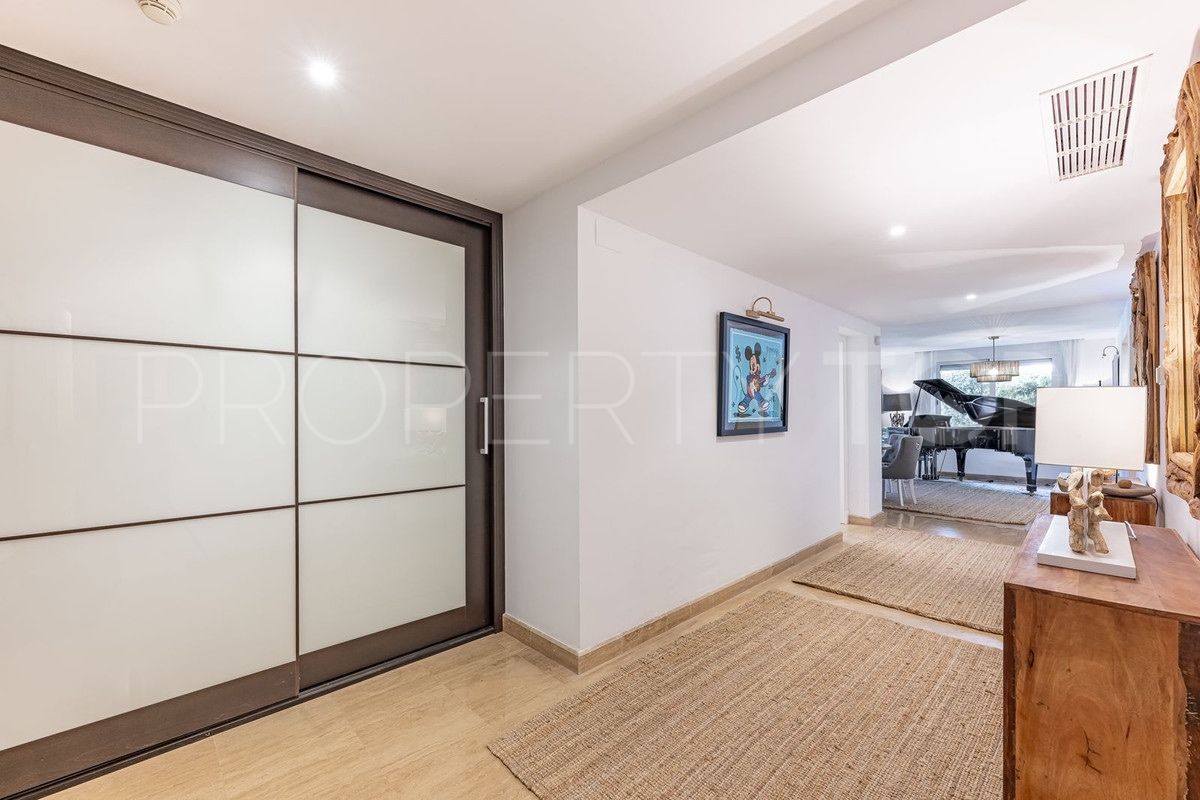 1 bedroom Rio Real ground floor apartment for sale