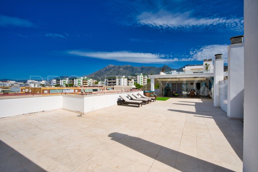 For sale penthouse with 3 bedrooms in Playa Bajadilla - Puertos