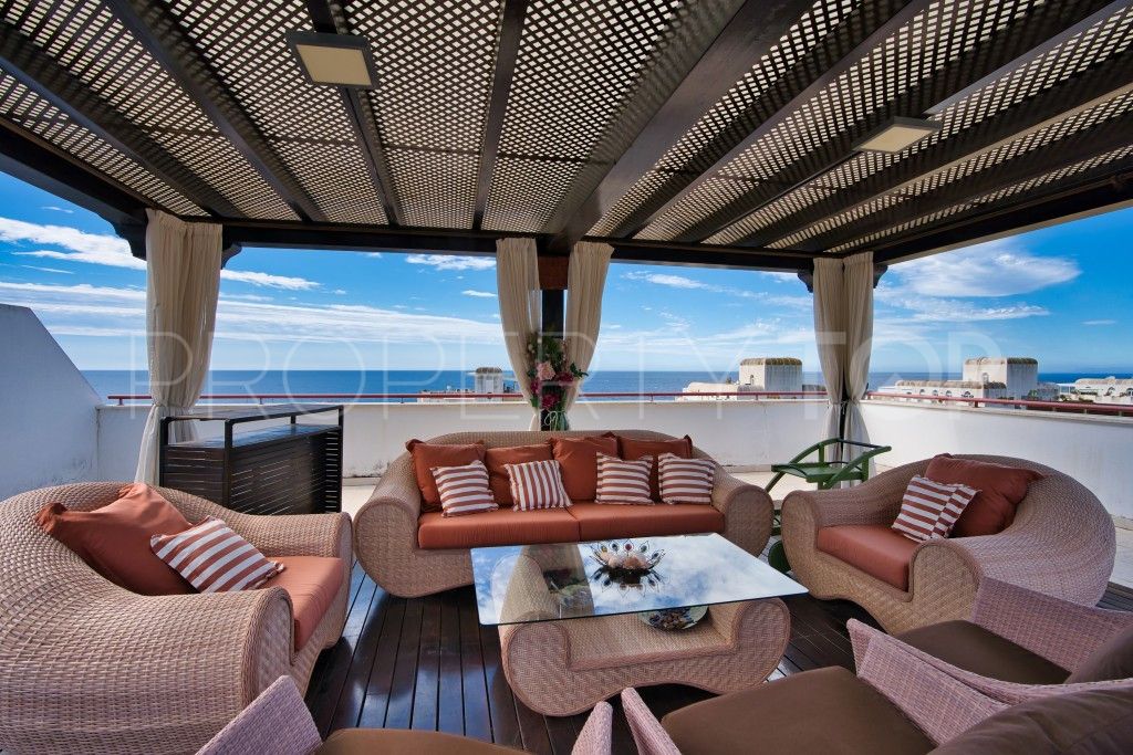 For sale penthouse with 3 bedrooms in Playa Bajadilla - Puertos