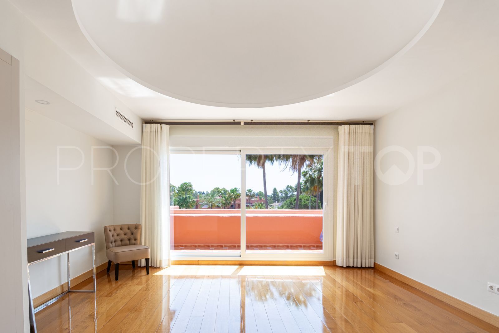 For sale penthouse in Guadalmina Baja