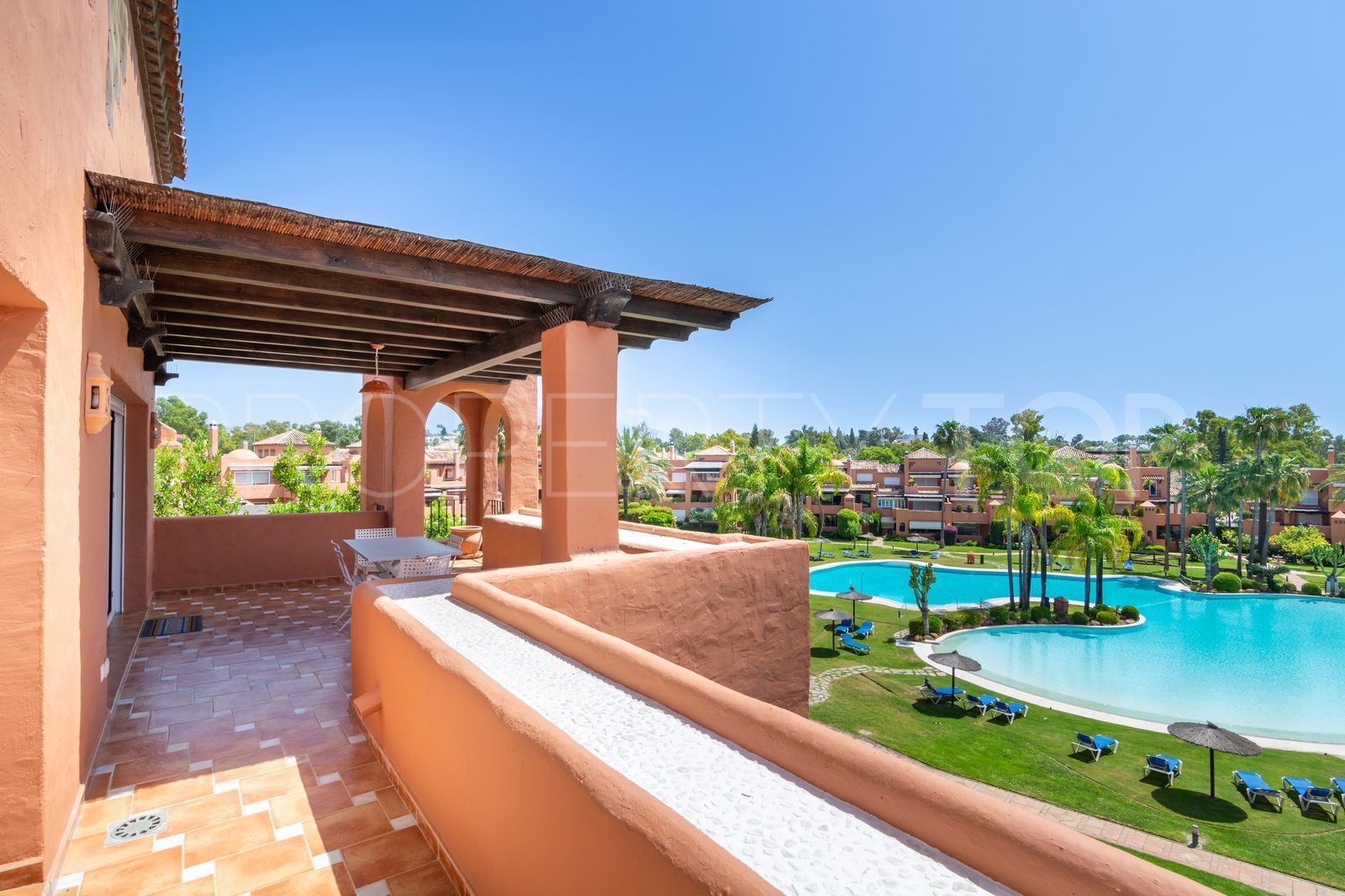 For sale penthouse in Guadalmina Baja