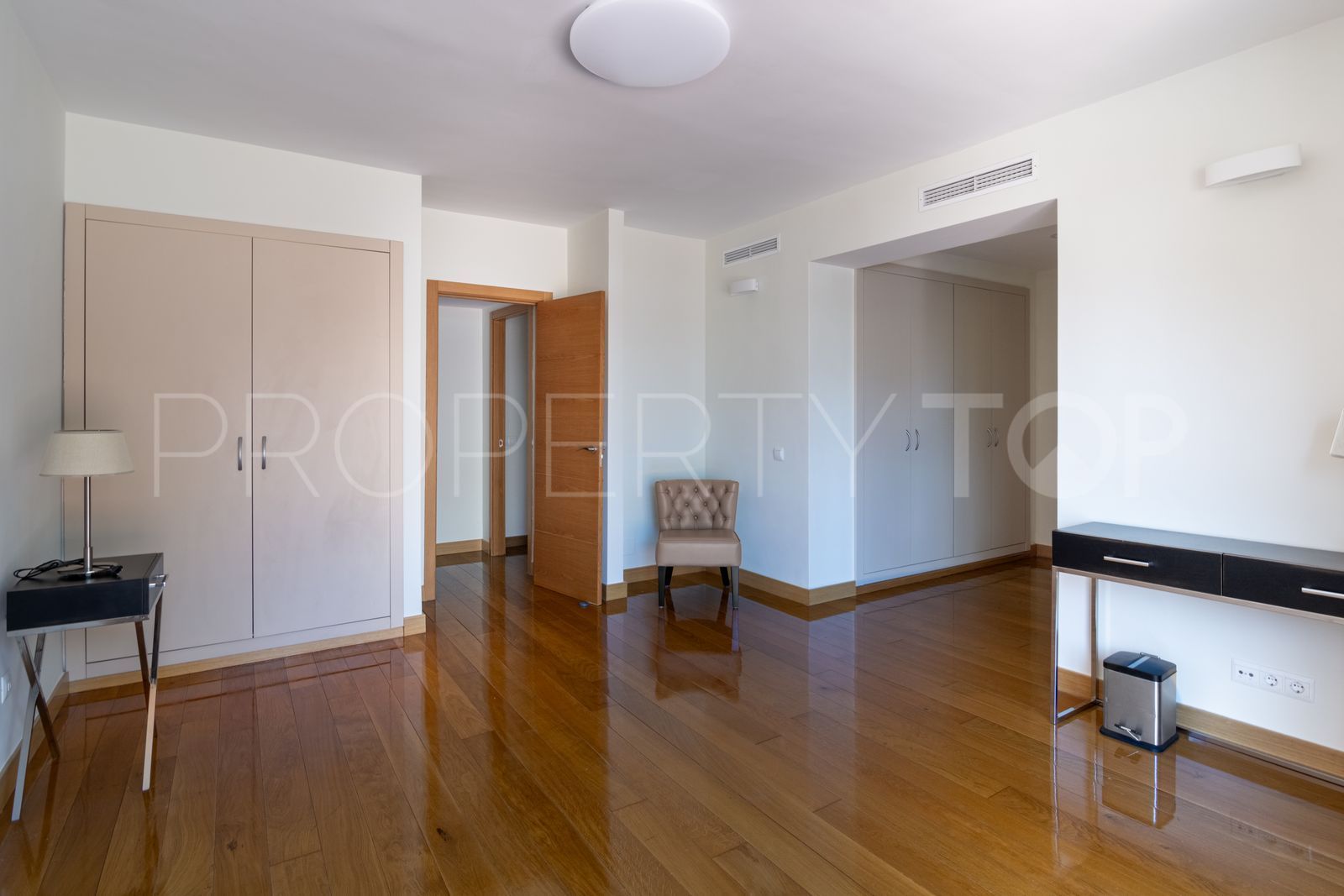 For sale penthouse in Guadalmina Baja