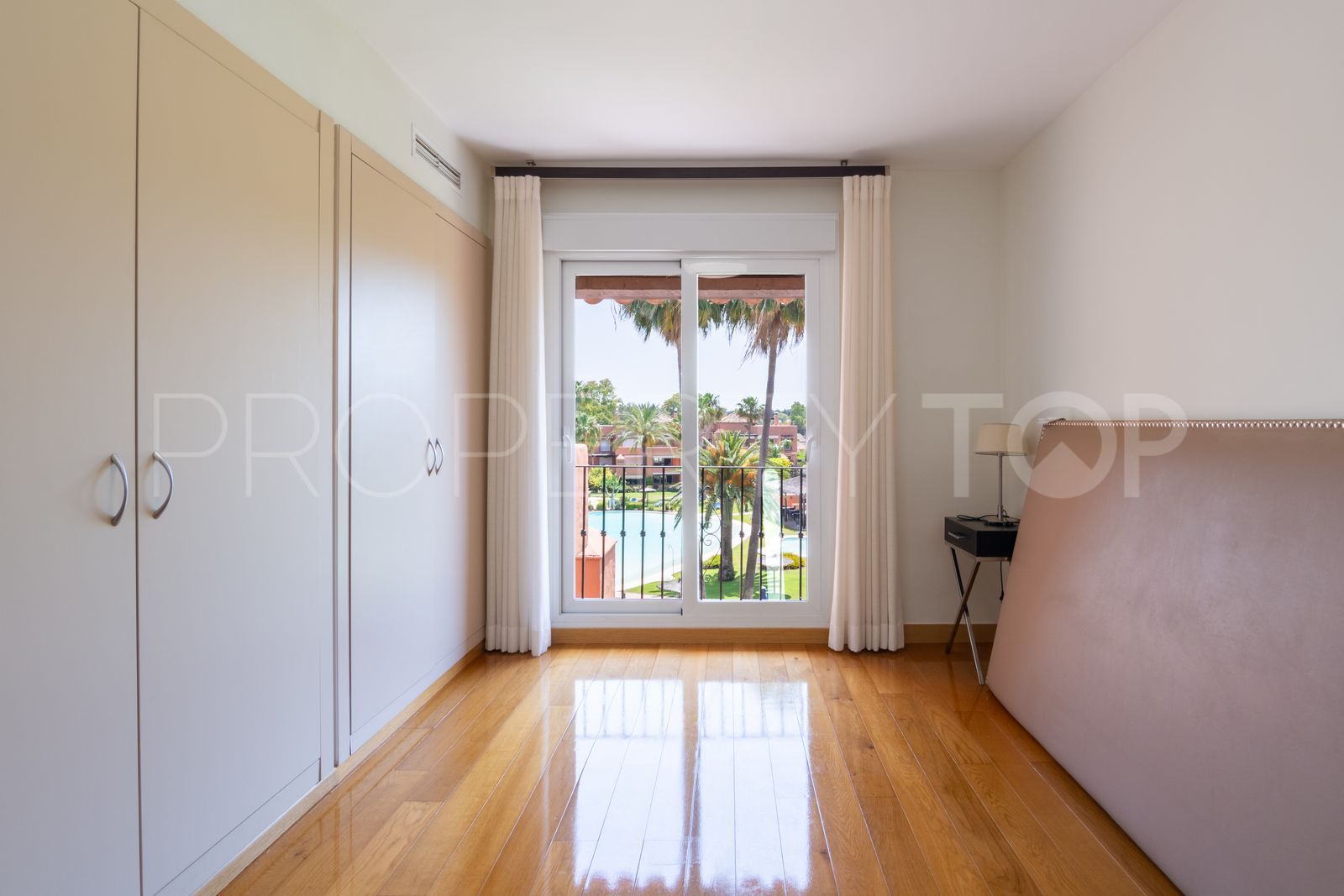 For sale penthouse in Guadalmina Baja