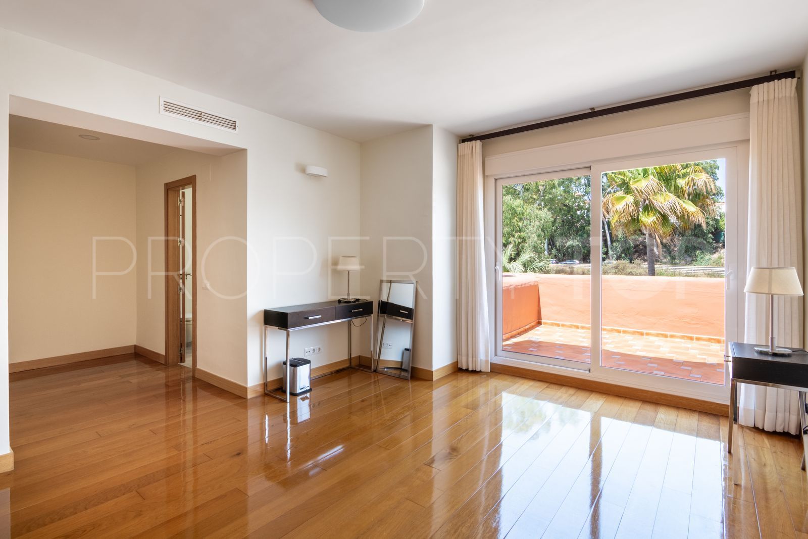 For sale penthouse in Guadalmina Baja