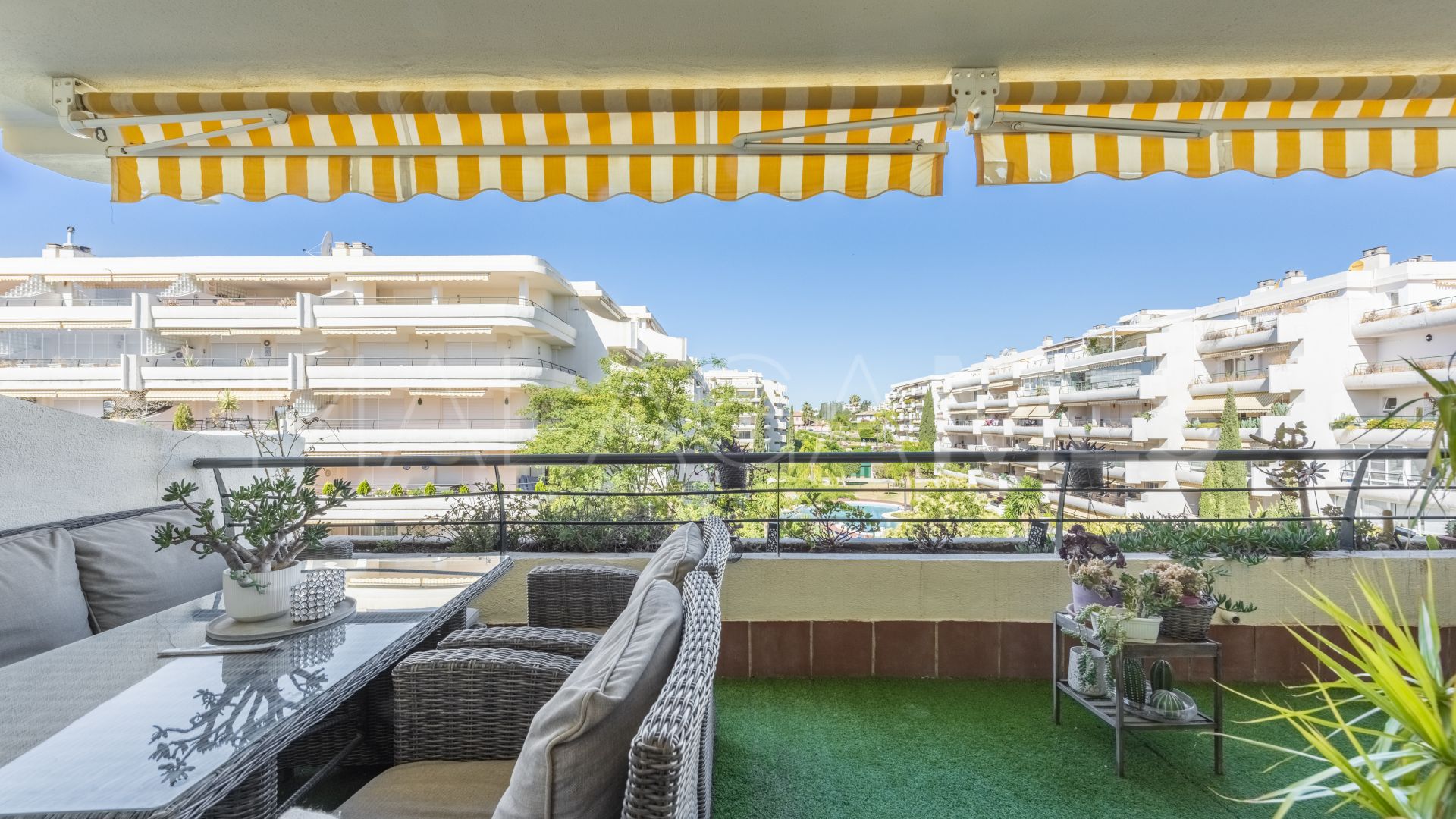 Se vende apartamento in Guadalmina Alta with 2 bedrooms