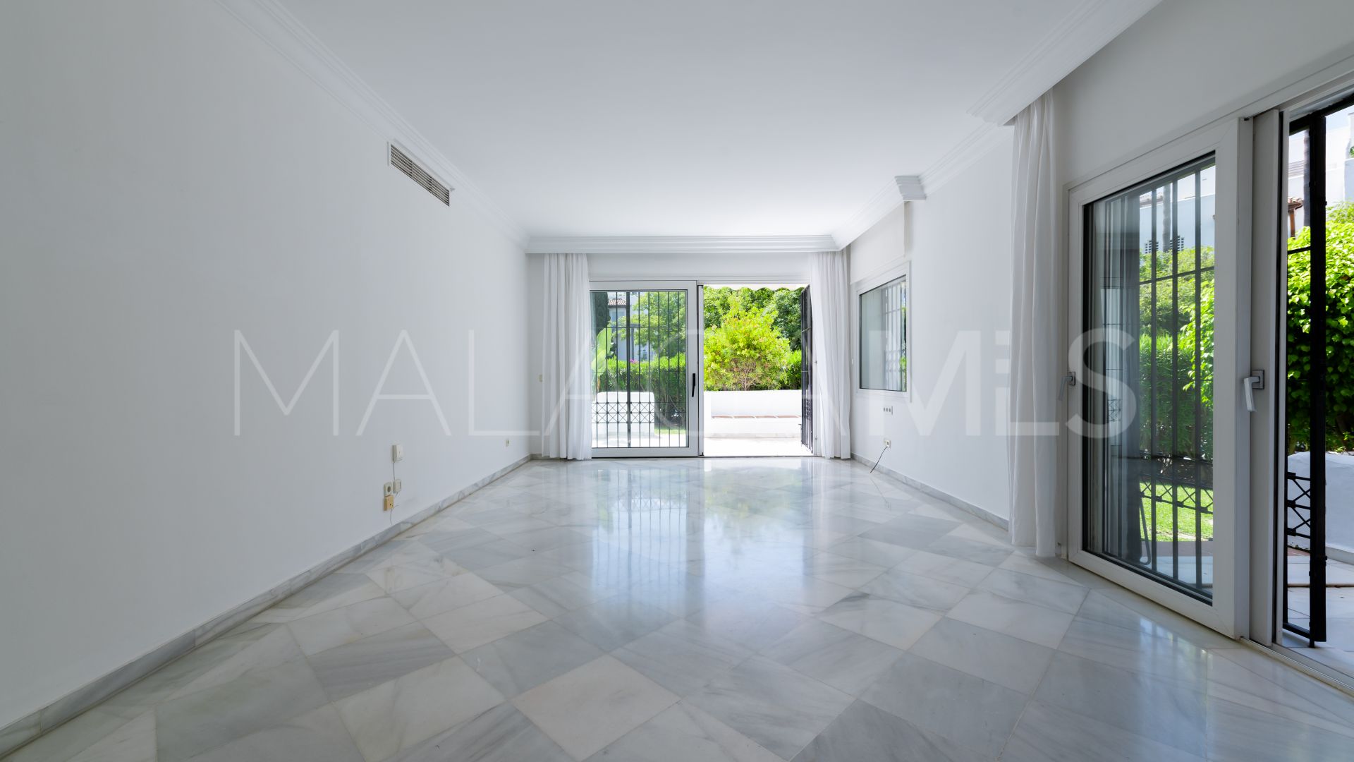 Appartement rez de chaussée for sale in Alhambra del Mar