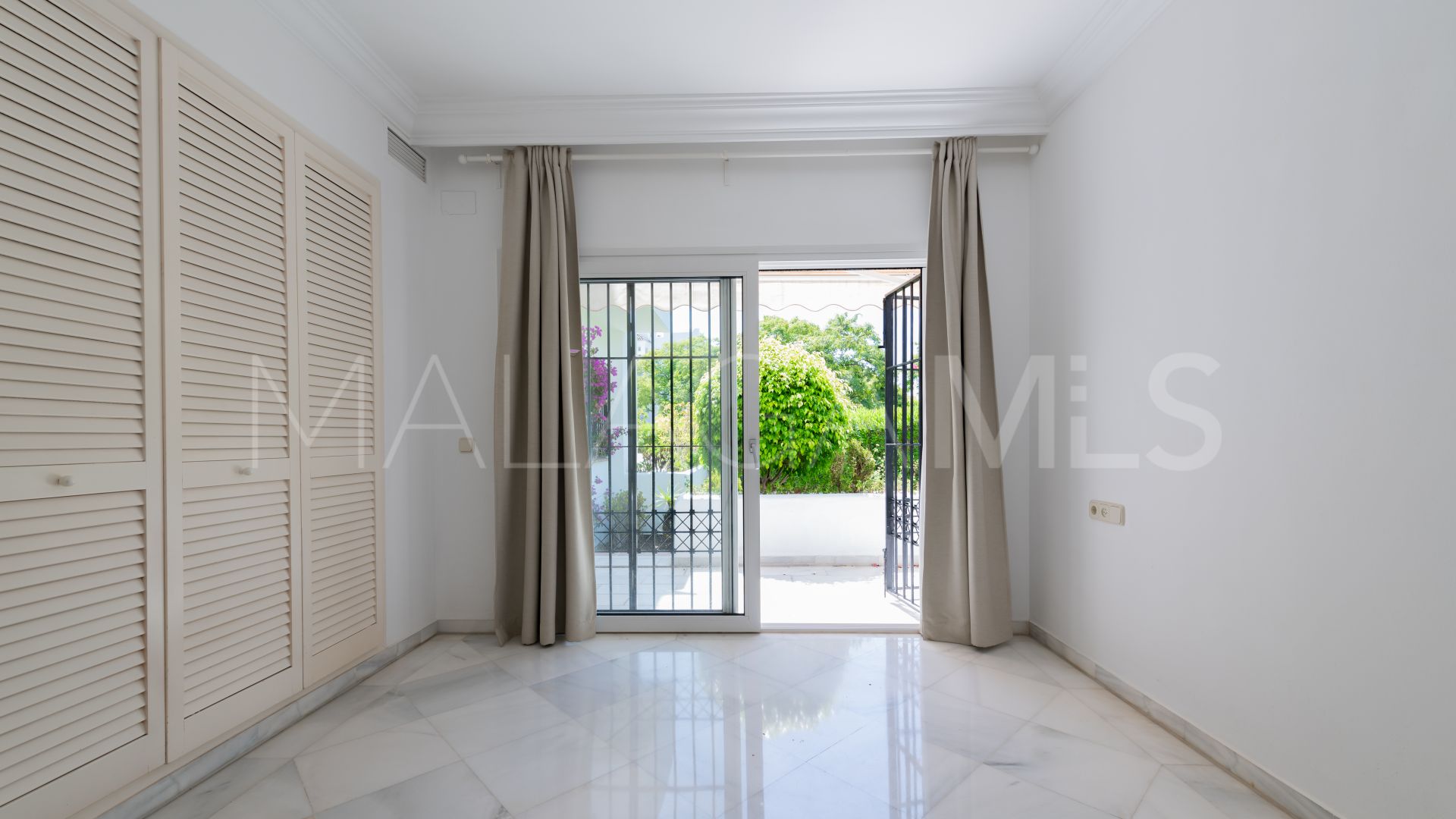 Appartement rez de chaussée for sale in Alhambra del Mar