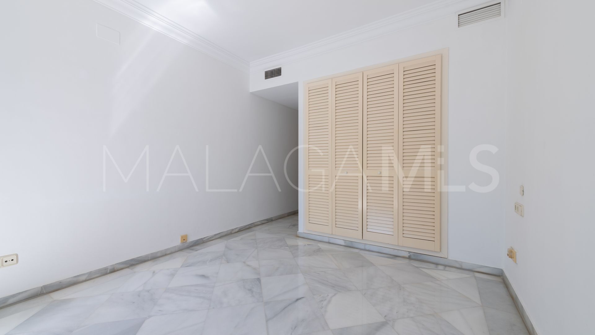 Appartement rez de chaussée for sale in Alhambra del Mar