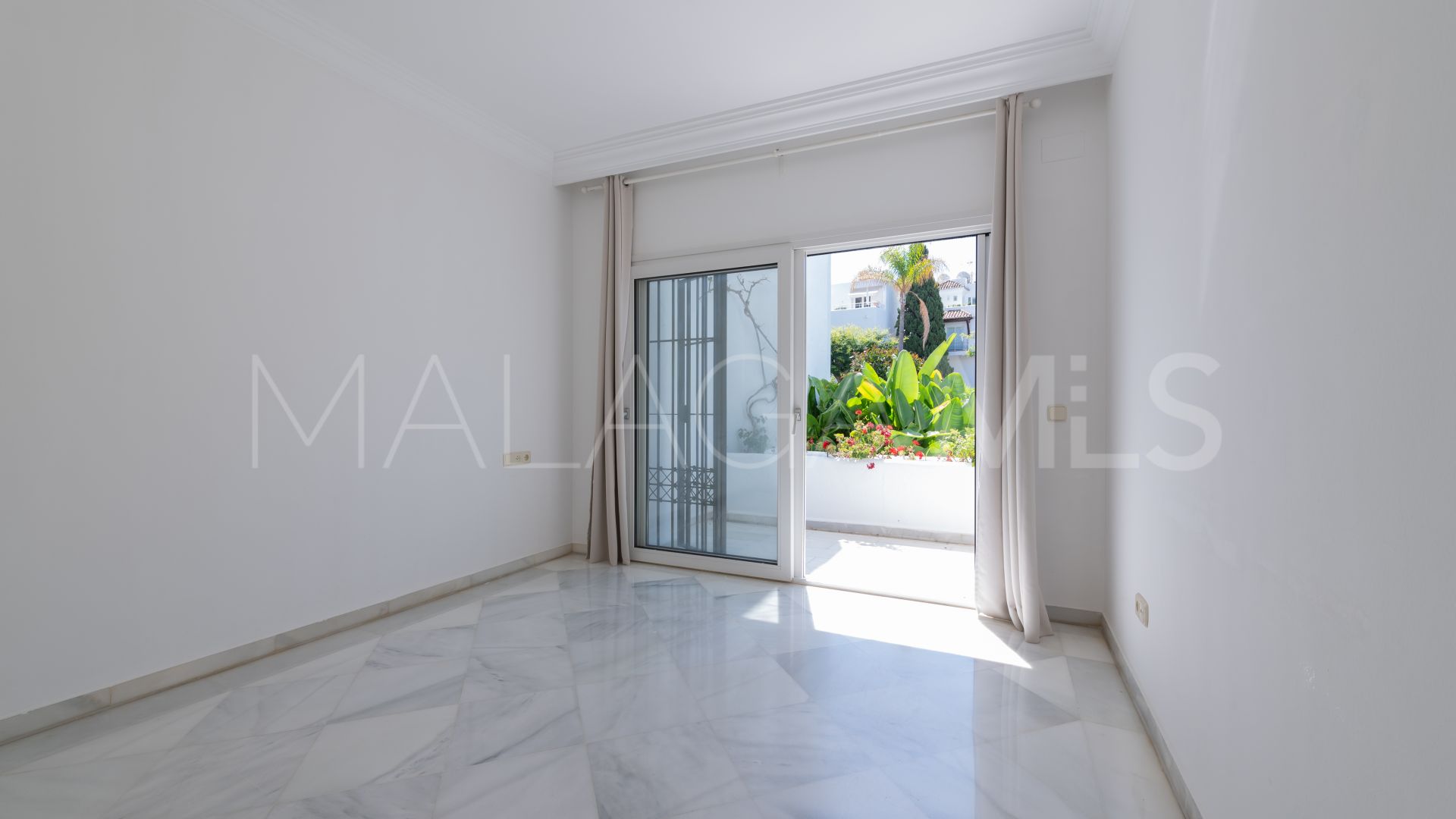 Appartement rez de chaussée for sale in Alhambra del Mar