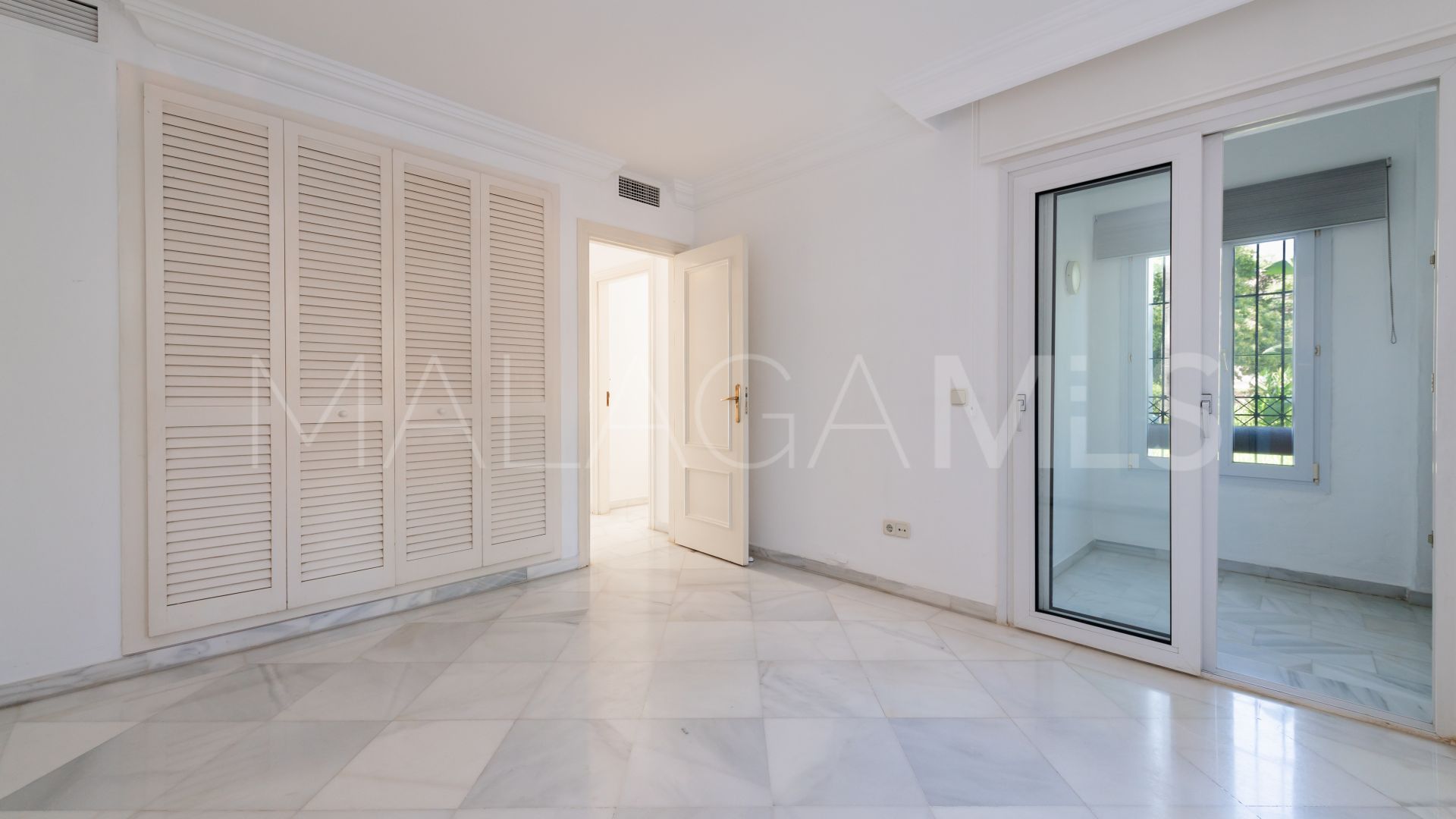 Appartement rez de chaussée for sale in Alhambra del Mar