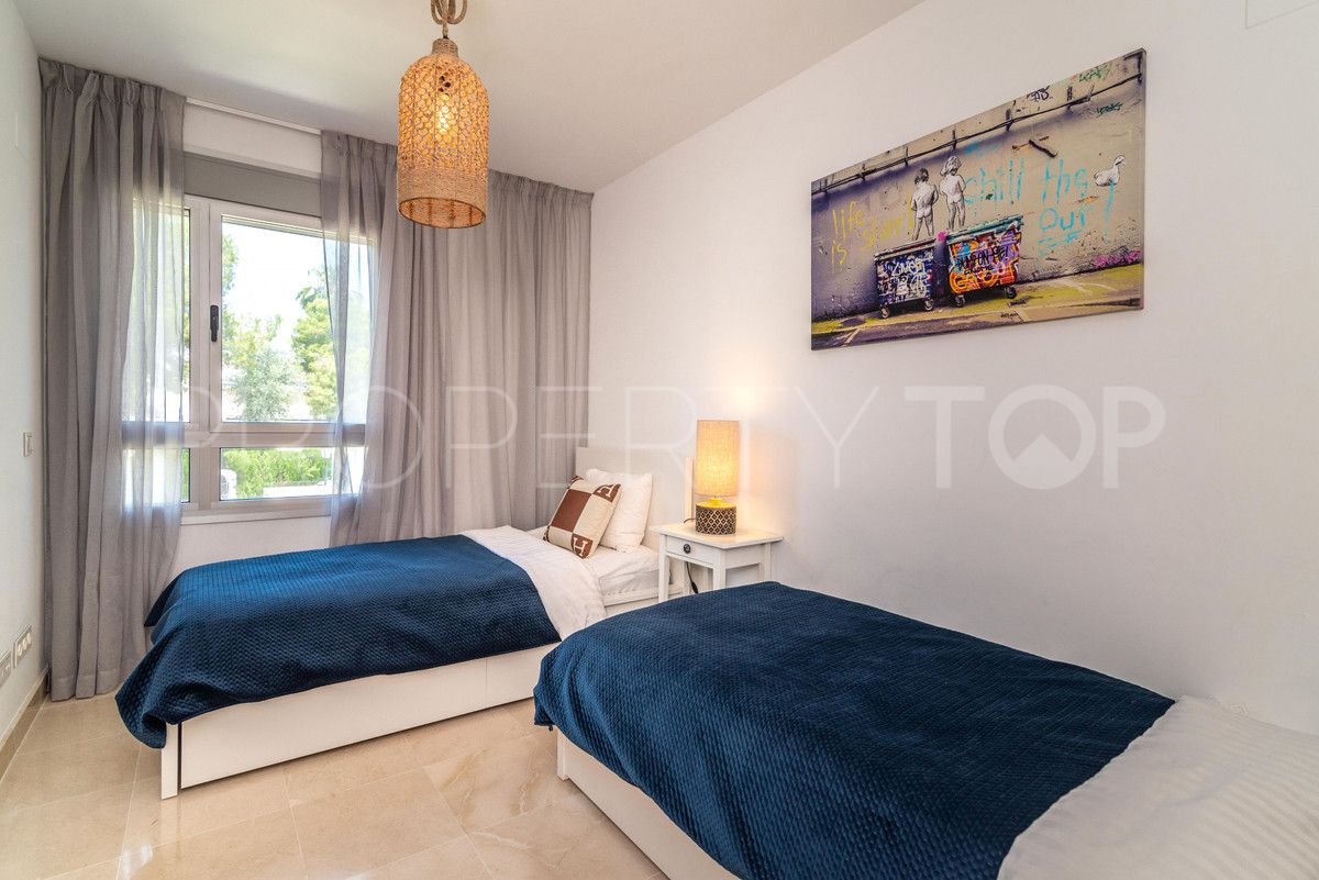 Comprar apartamento de 3 dormitorios en Nueva Andalucia