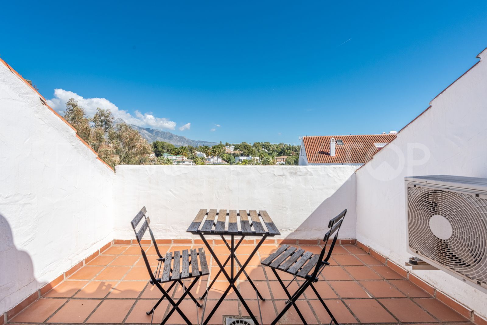 Atico duplex a la venta en Nueva Andalucia con 4 dormitorios