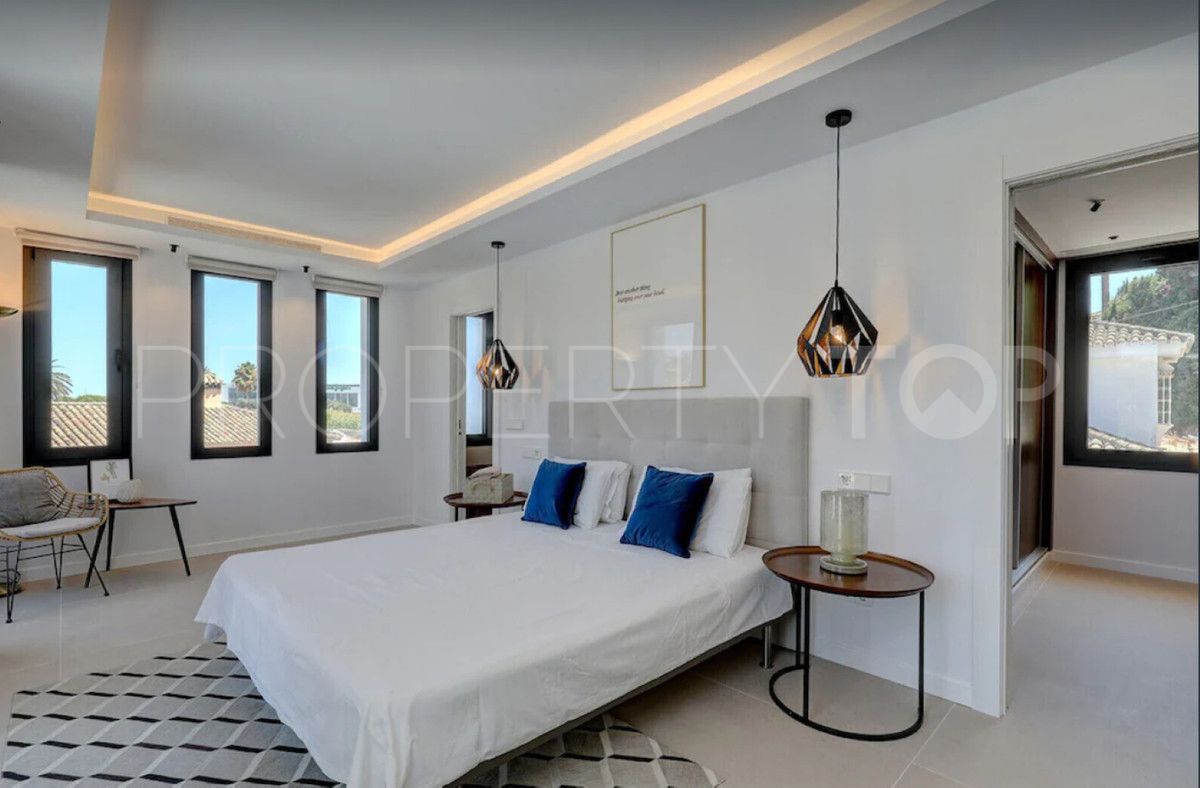 For sale 4 bedrooms villa in Nueva Andalucia