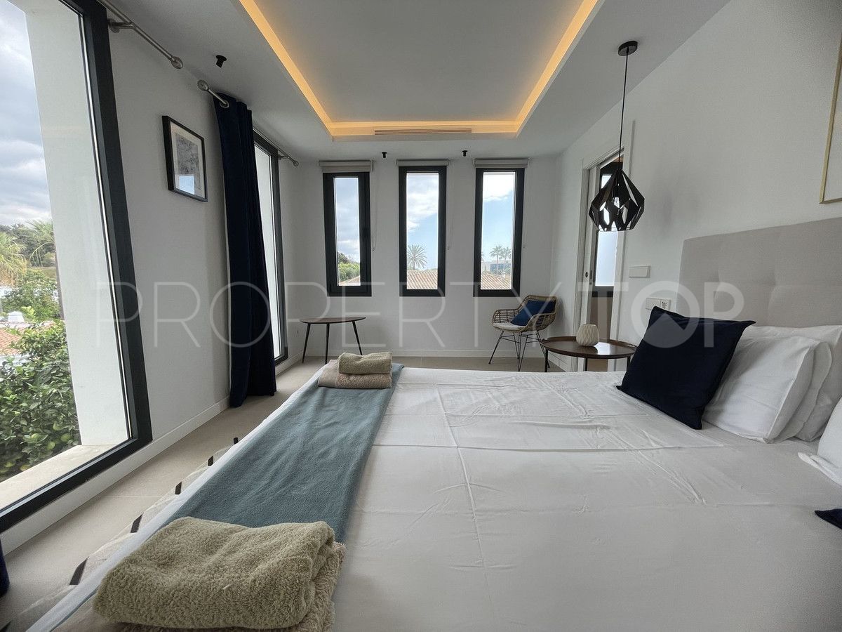 For sale 4 bedrooms villa in Nueva Andalucia