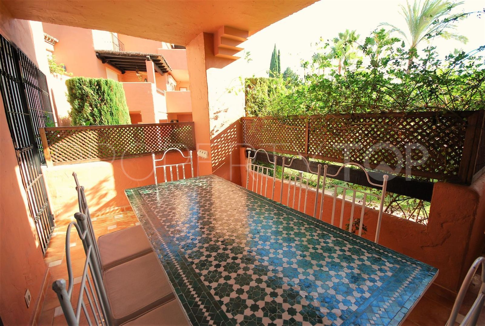 Ground floor apartment with 4 bedrooms for sale in Guadalmina Baja