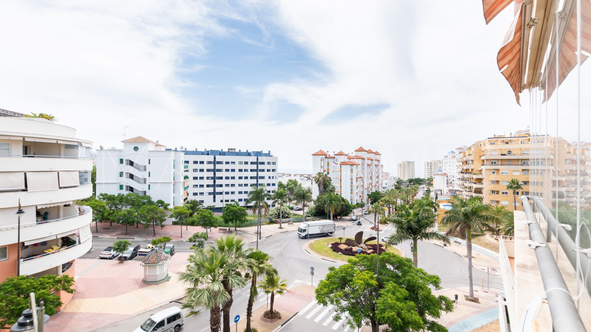 Zweistöckiges penthouse for sale in Estepona Puerto