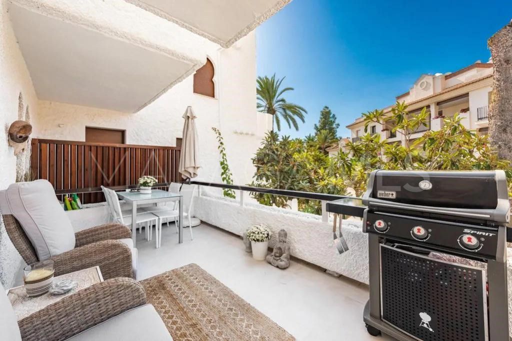 For sale town house with 4 bedrooms in Nueva Andalucia