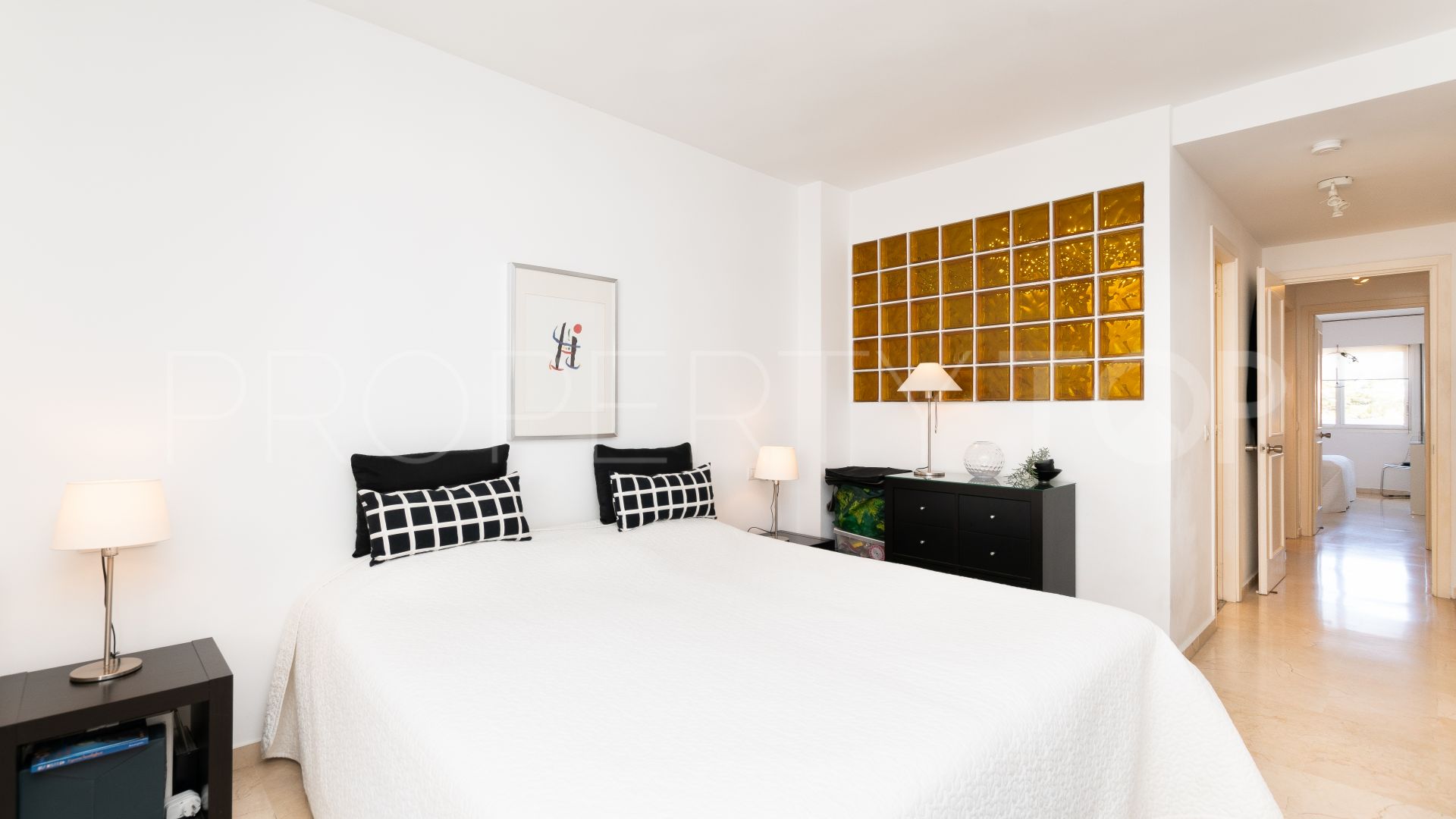 Estepona Puerto, apartamento con 2 dormitorios a la venta