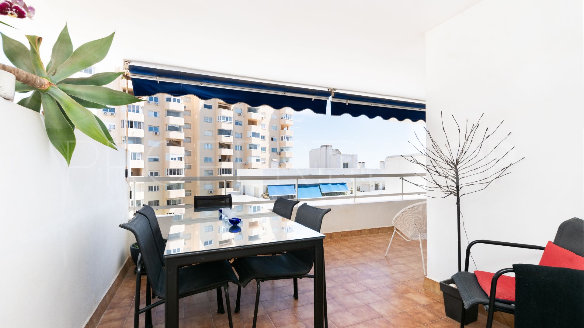 2 bedrooms apartment for sale in Estepona Puerto
