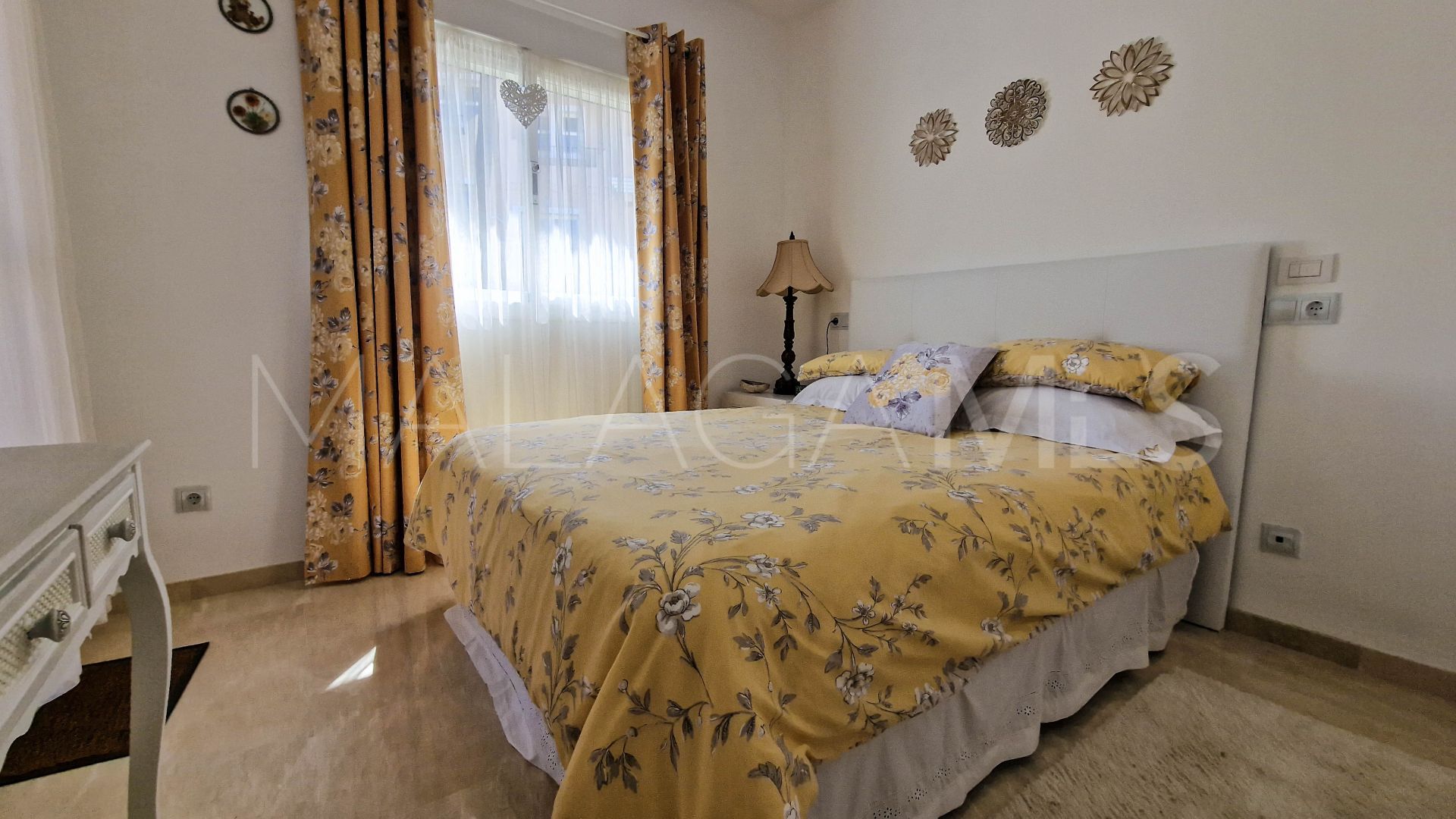 Buy town house in La Duquesa