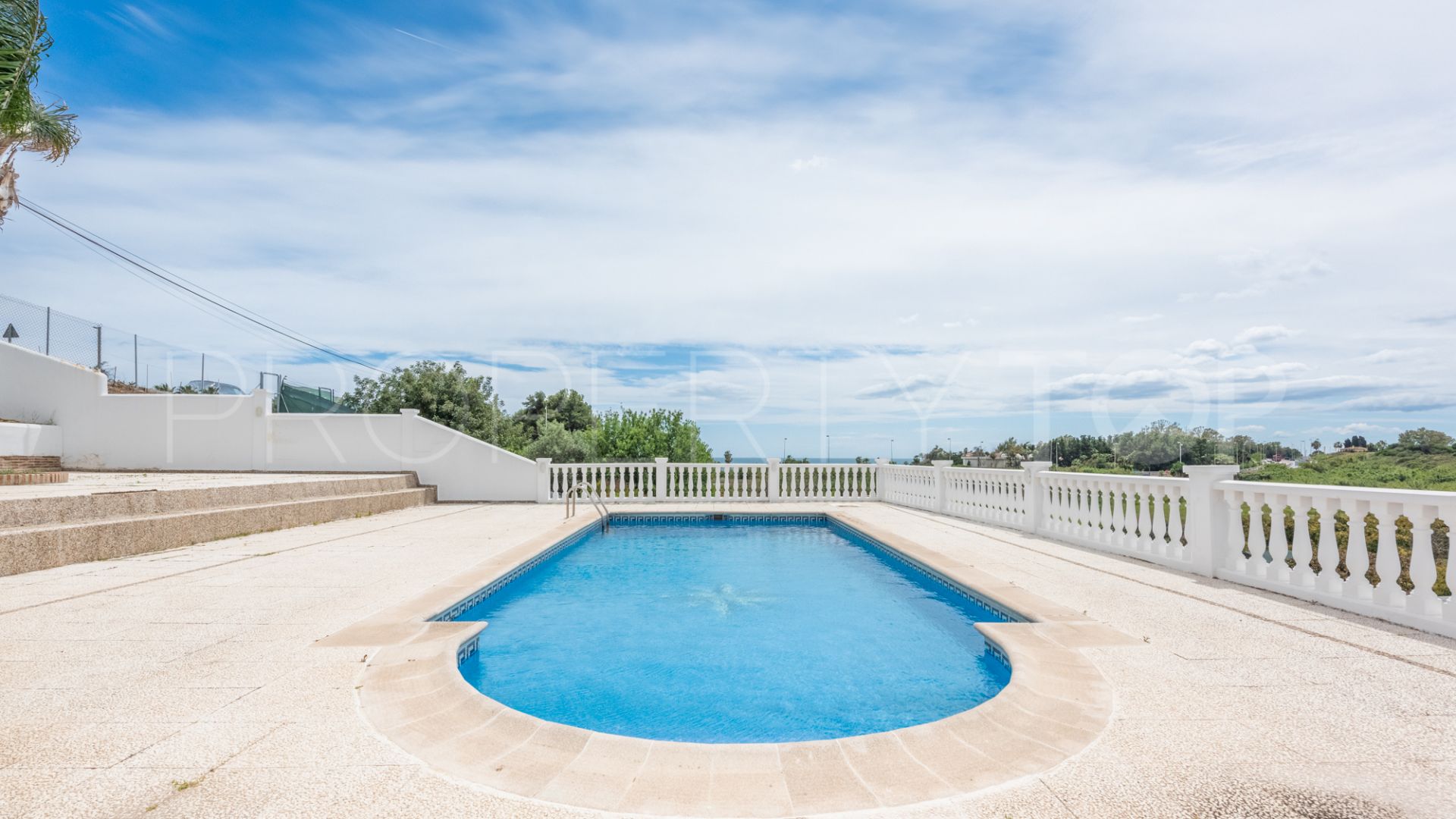 For sale villa in Estepona East with 5 bedrooms