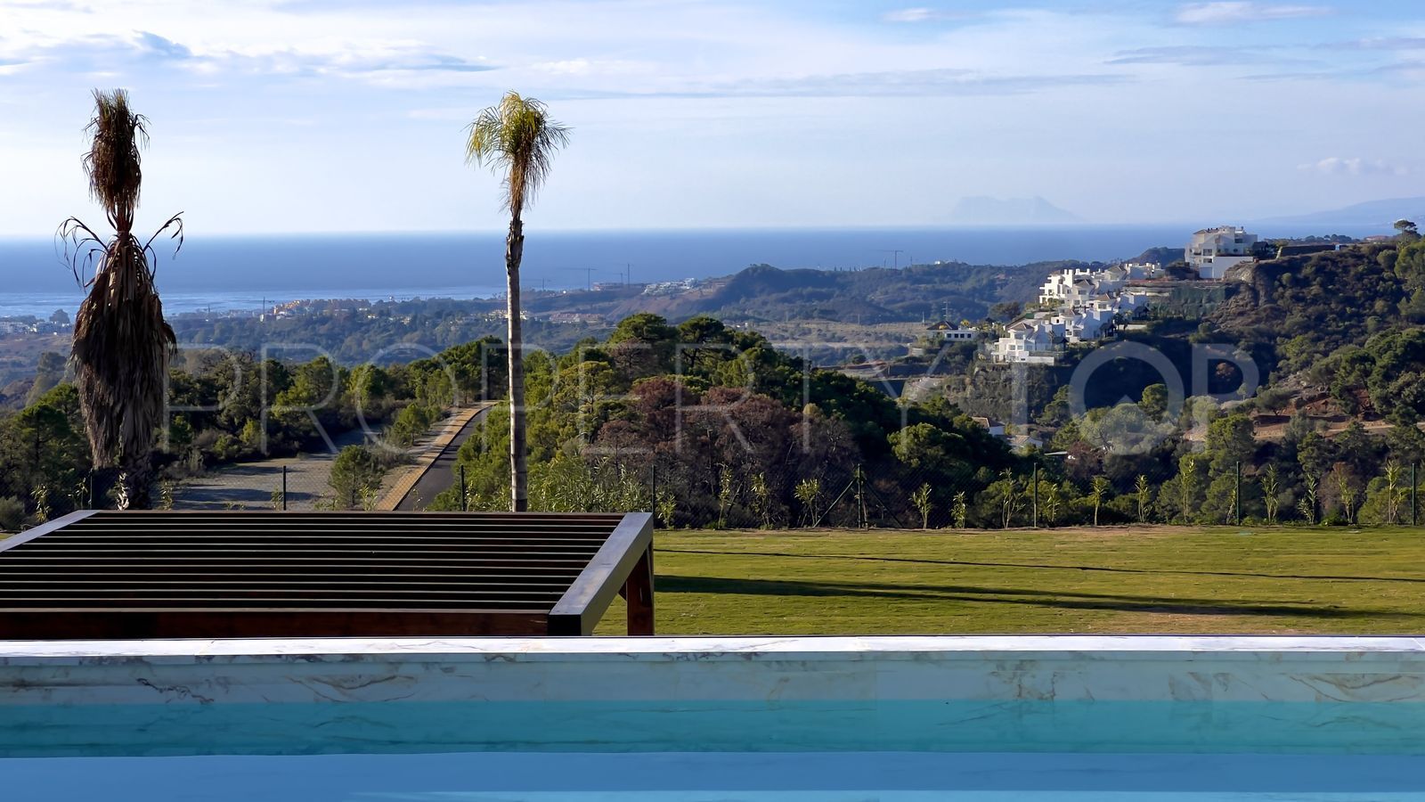 Villa con 5 dormitorios en venta en Marbella Club Hills