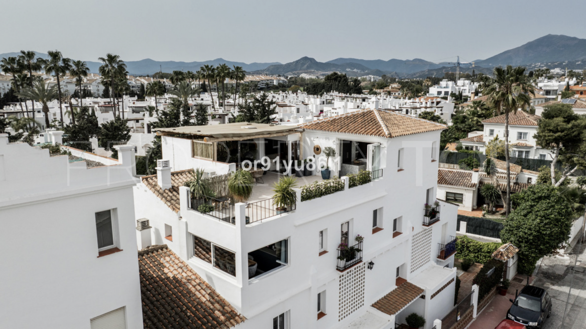 For sale duplex penthouse in San Pedro de Alcantara with 4 bedrooms