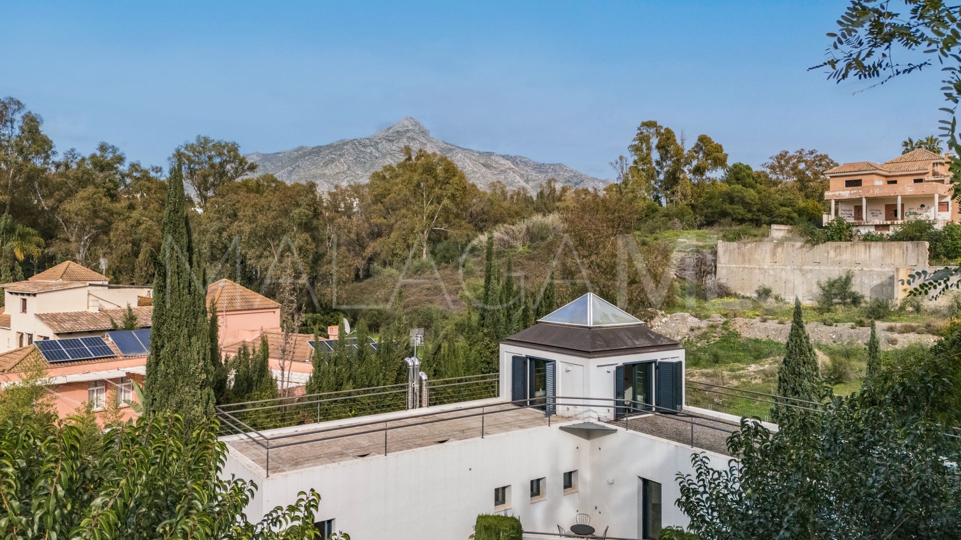 Villa for sale in Nueva Andalucia