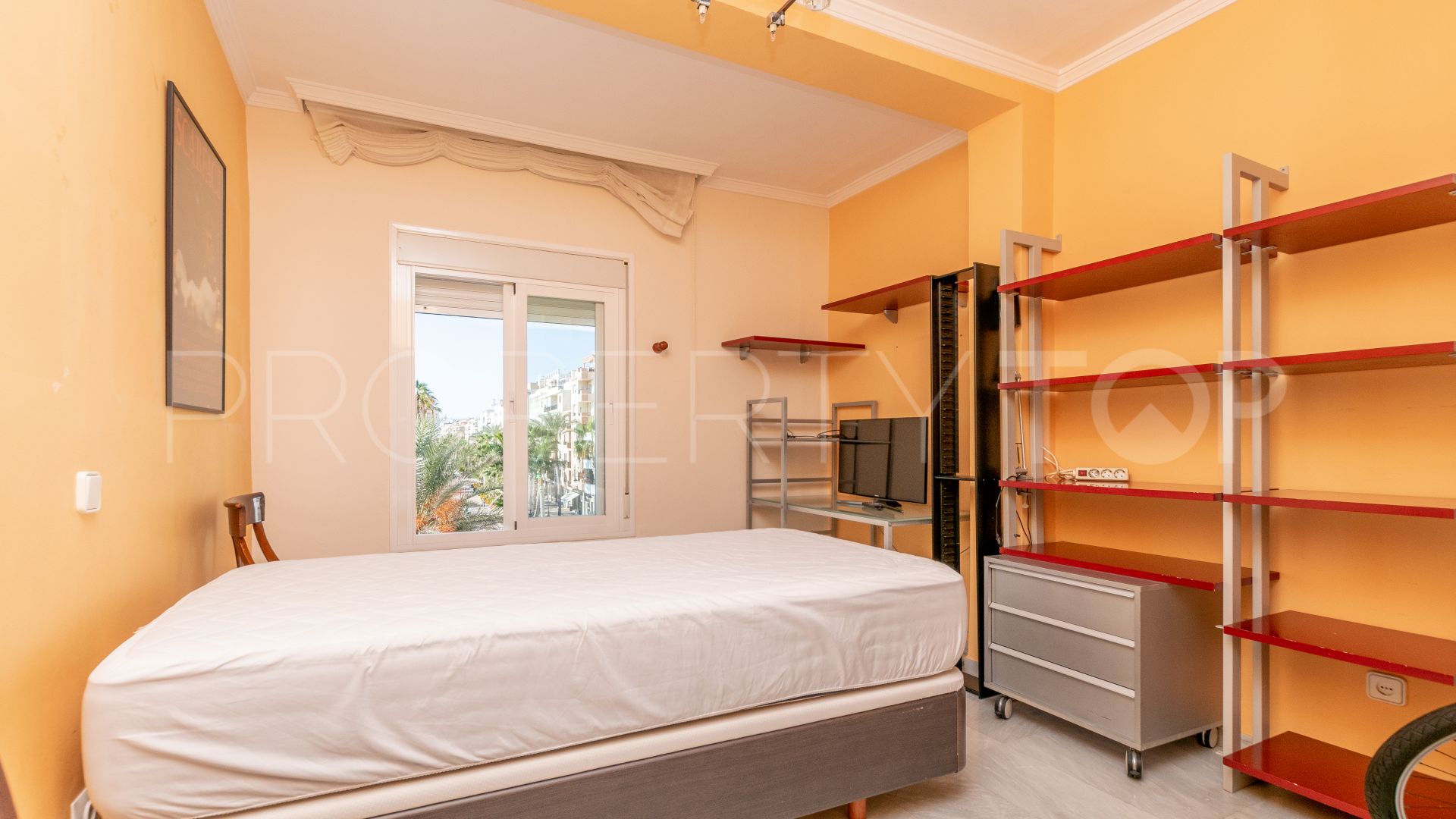 Apartamento en venta con 6 dormitorios en Estepona Casco Antiguo