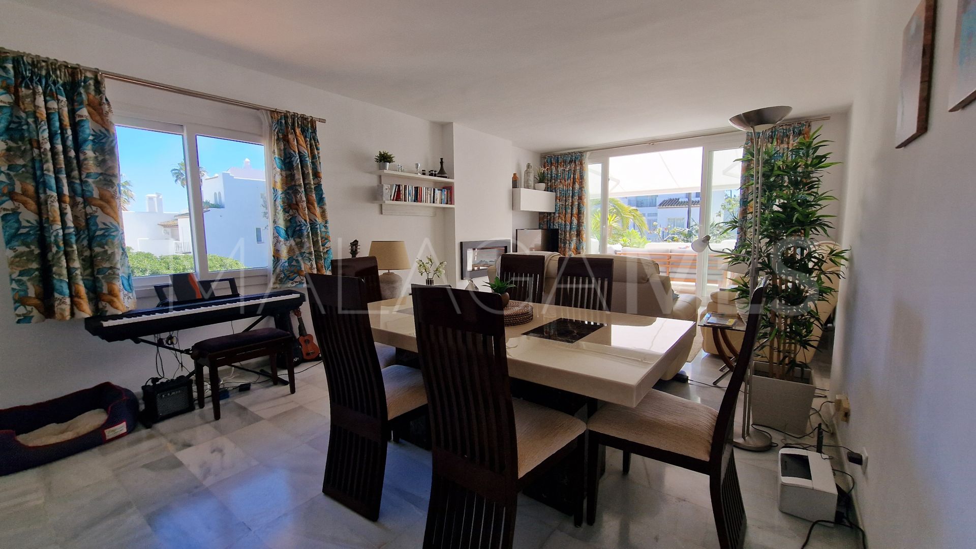 For sale penthouse in Alcazaba Beach