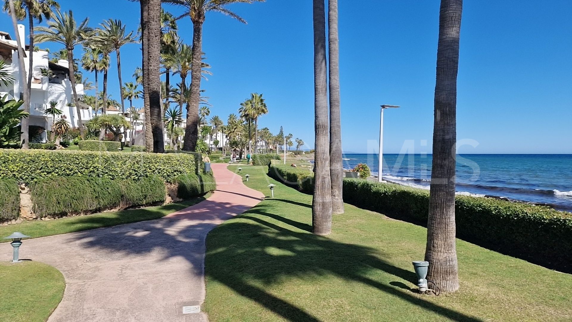 Takvåning for sale in Alcazaba Beach