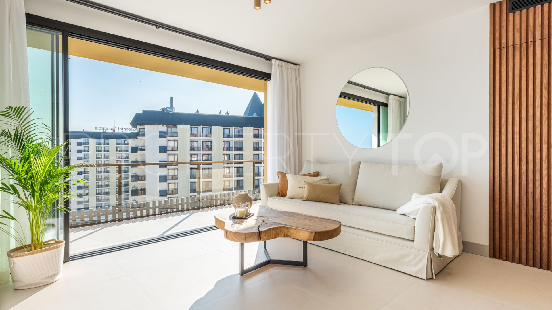Apartamento en venta en Fuengirola Puerto de 2 dormitorios