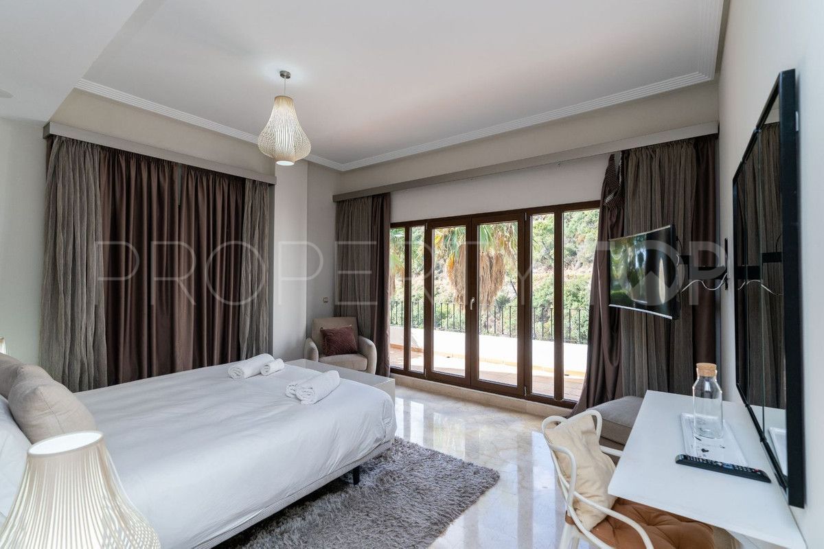 4 bedrooms villa for sale in Benahavis