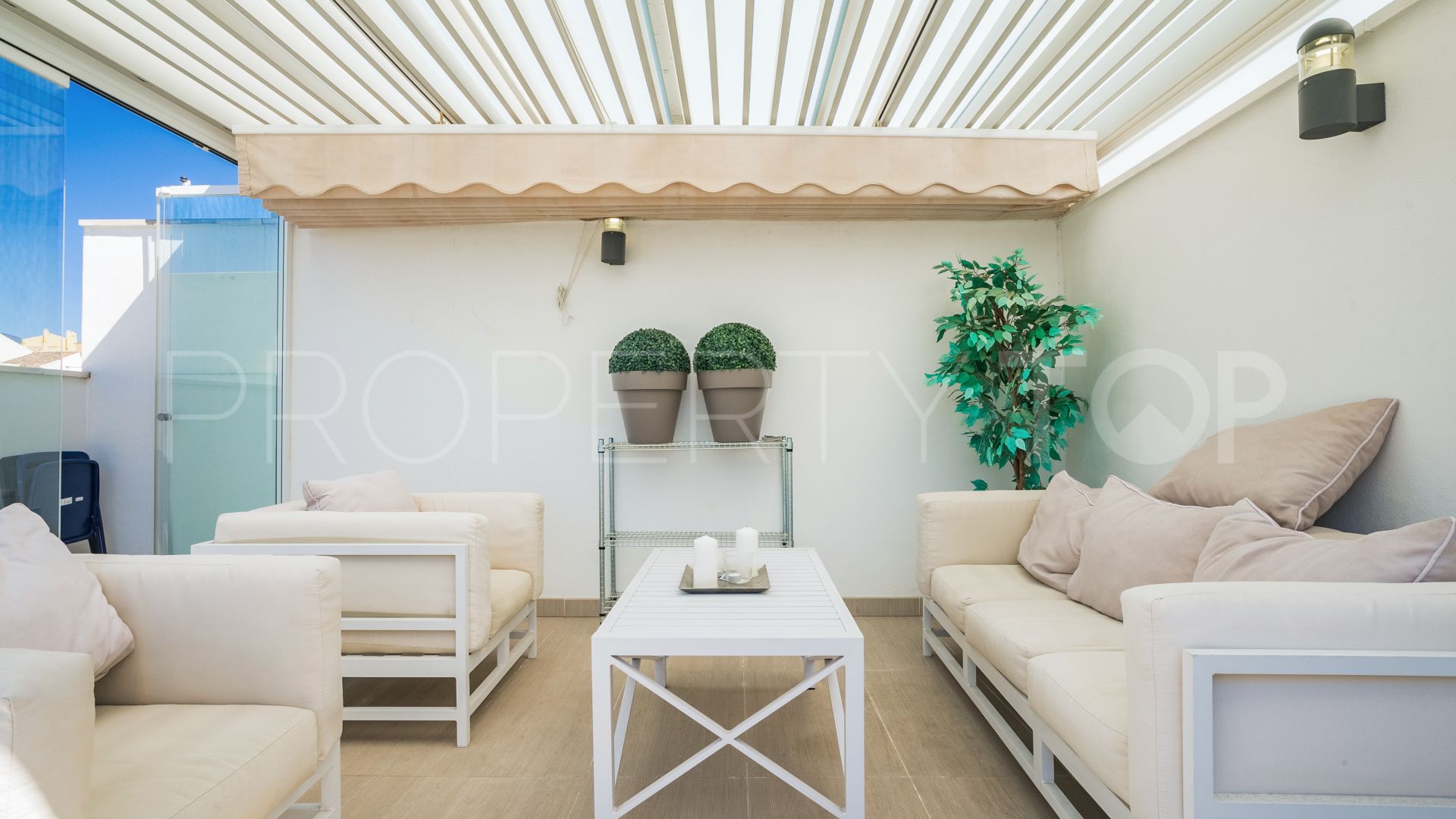 Buy duplex penthouse in San Pedro de Alcantara with 3 bedrooms