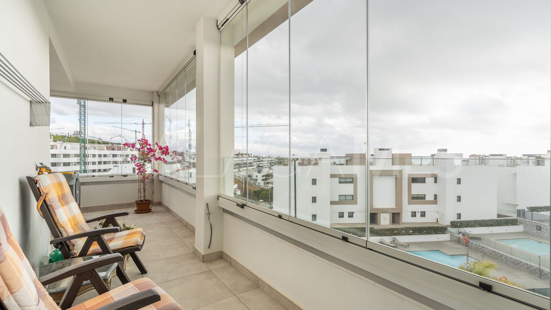 Buy 3 bedrooms apartment in Estepona